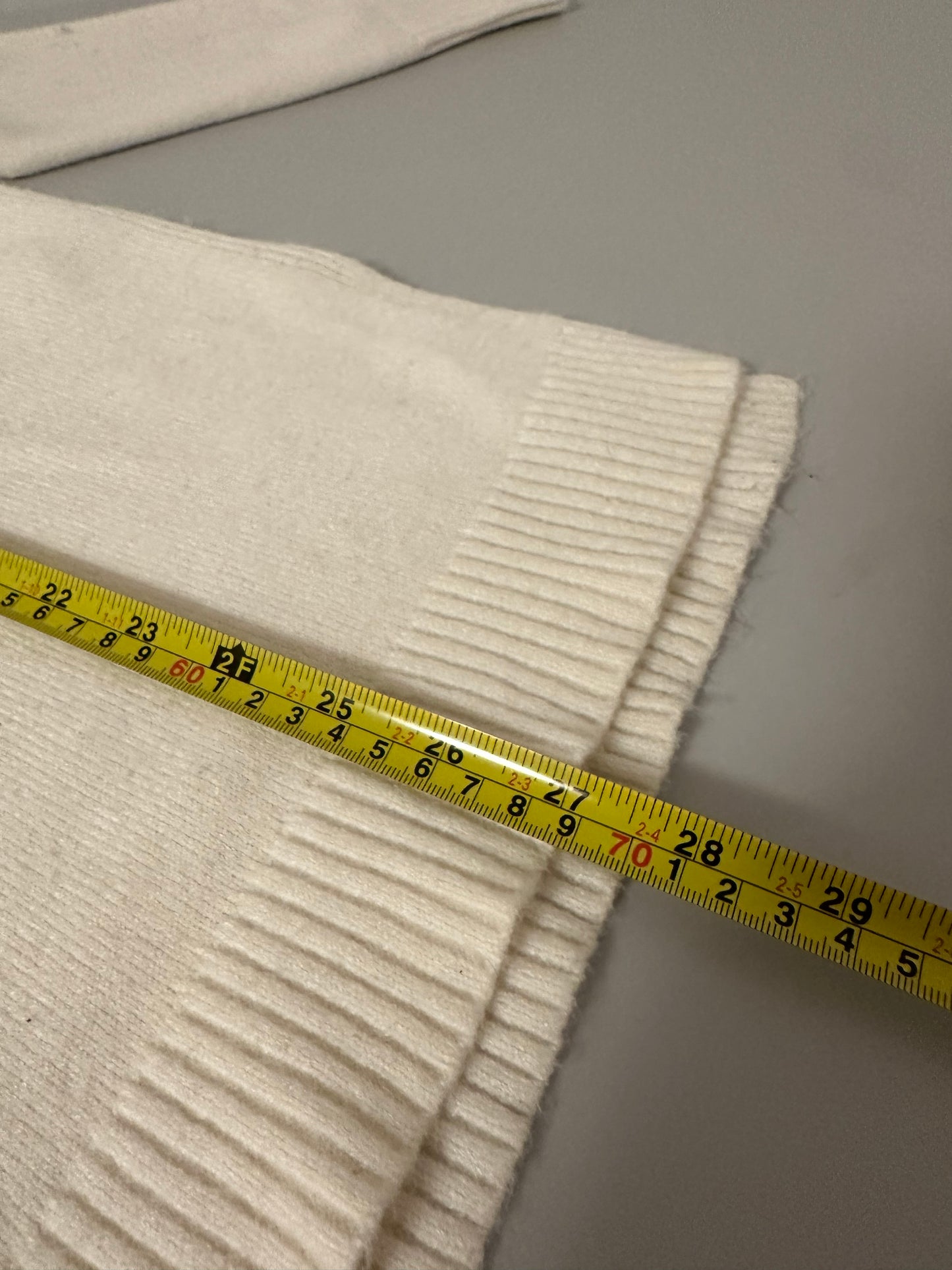 By Anthropologie Ivory V-Neck Relaxed Fit Long Sleeve Sweater | Size Medium