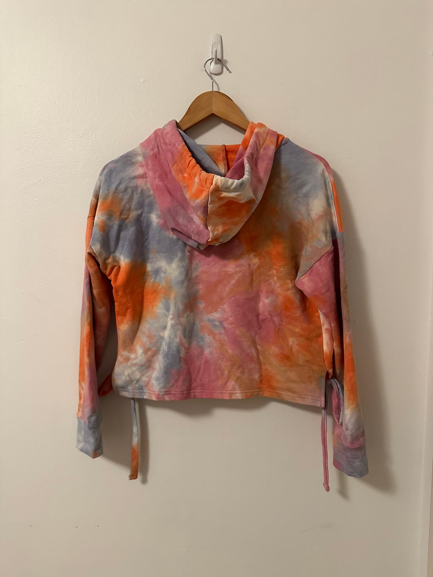BLANKNYC Sweet Spot Rainbow Tie-Dyed Cropped Hooded Sweatshirt | Size XS