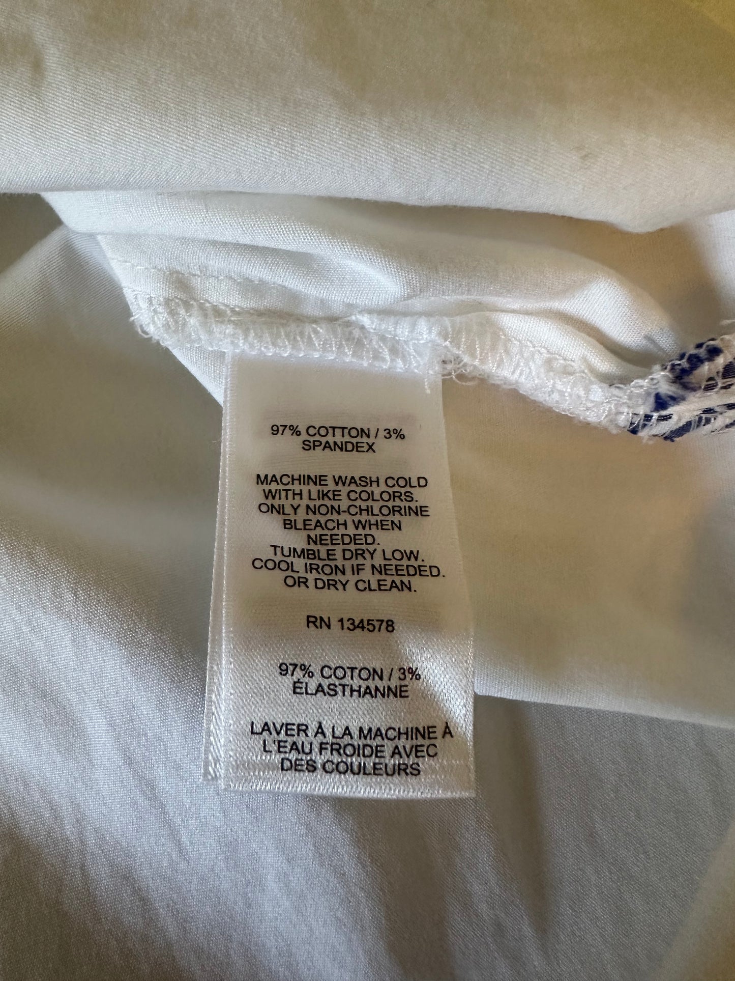 Vineyard Vines Ruffle Collar V-Neck Cotton Poplin Shirt | Size Medium