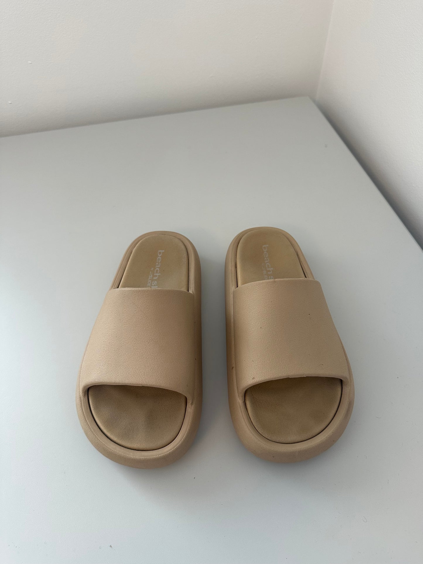 J/Slides Squish Slide On Beach Sandals | Size 6