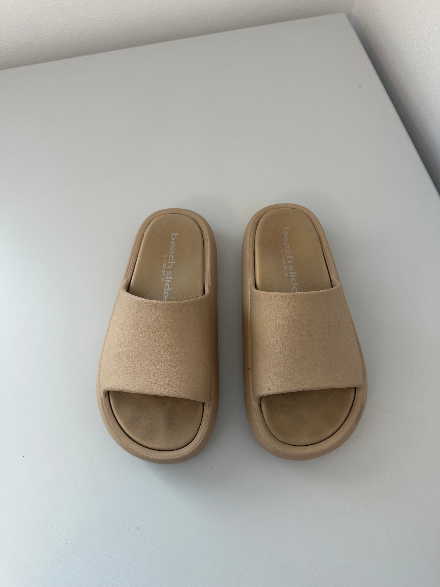 J/Slides Squish Slide On Beach Sandals | Size 6