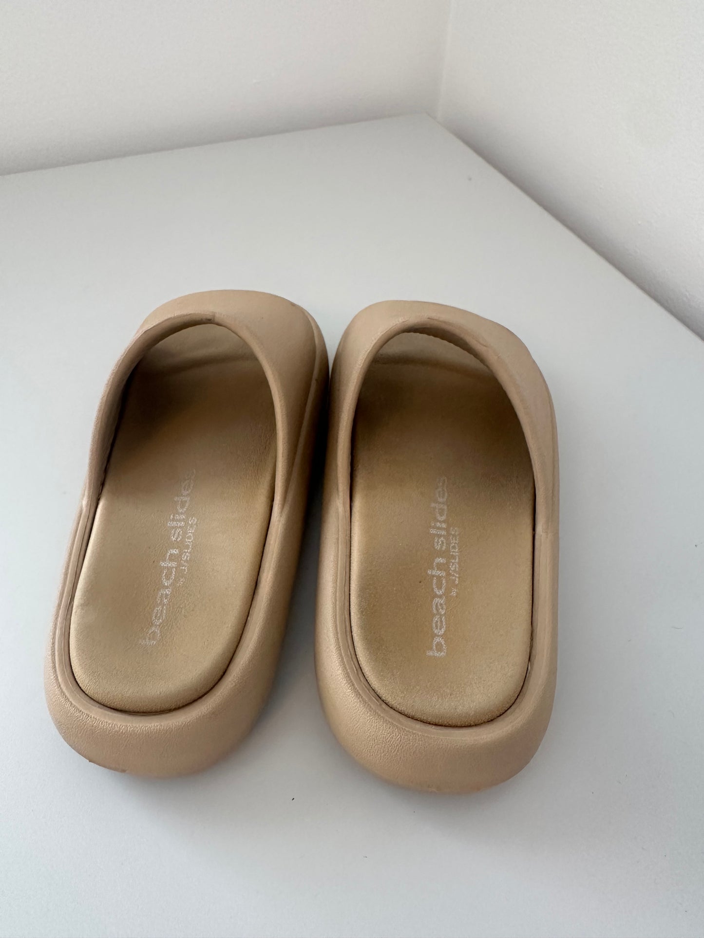 J/Slides Squish Slide On Beach Sandals | Size 6