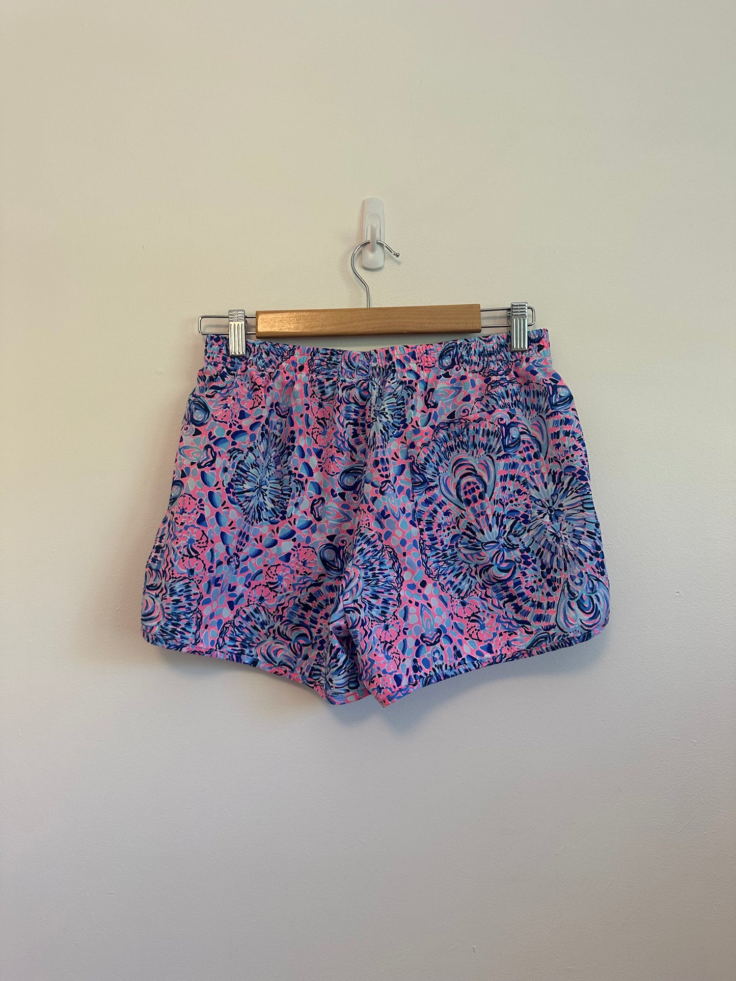 Lilly Pulitzer Luxletic Ocean Trail Running Shorts in Call My Shell Phone | Med
