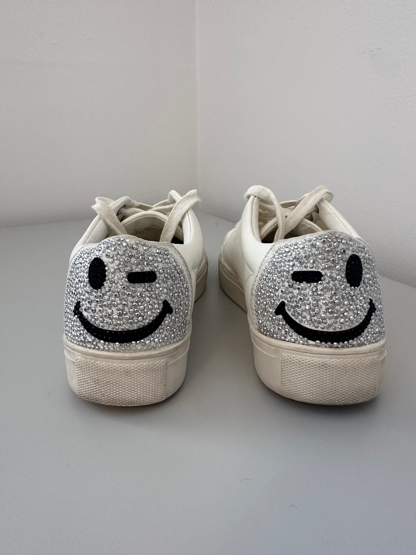 Steve Madden Bedazzled Smiley Sneakers | Size 6