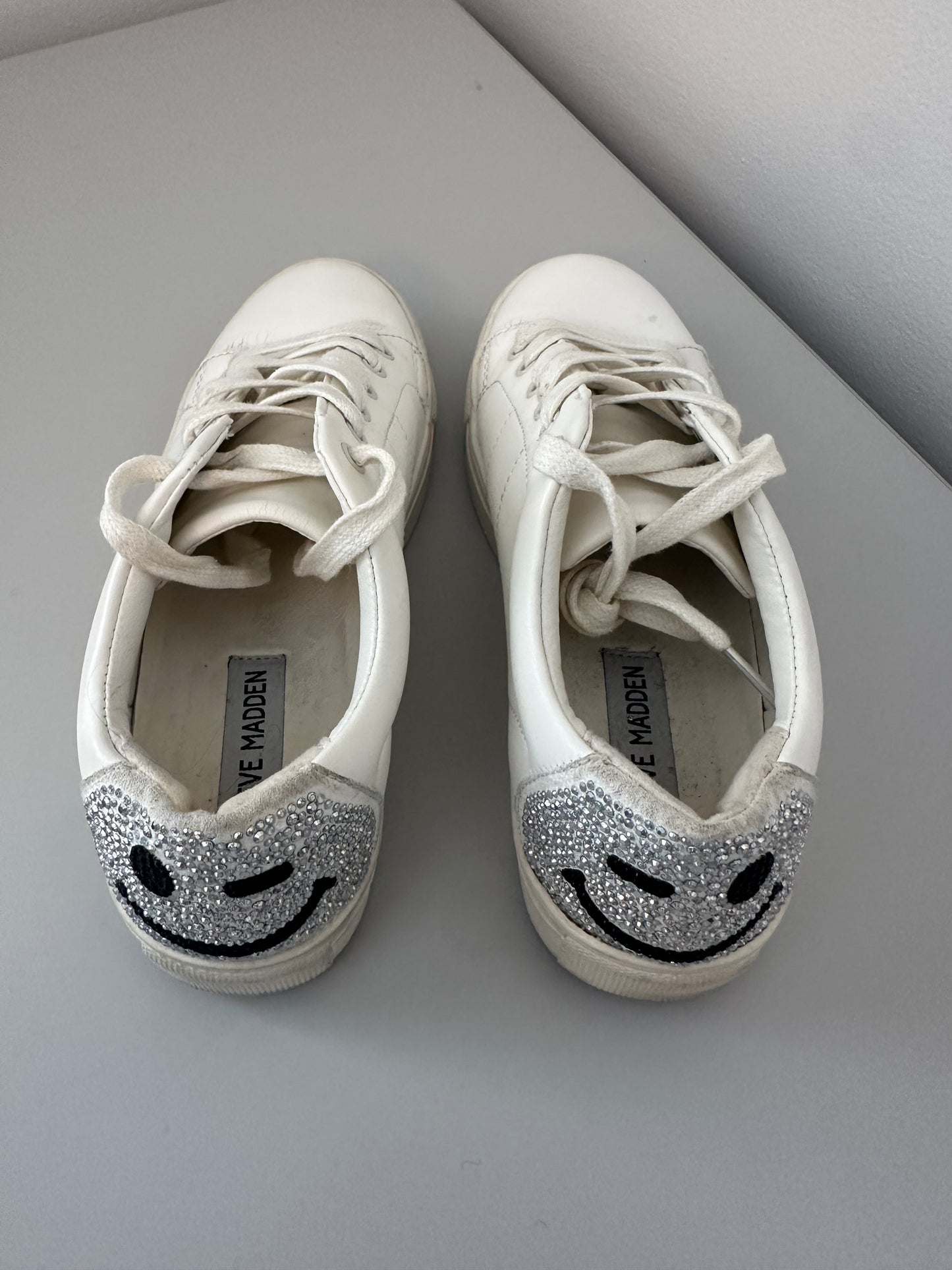 Steve Madden Bedazzled Smiley Sneakers | Size 6