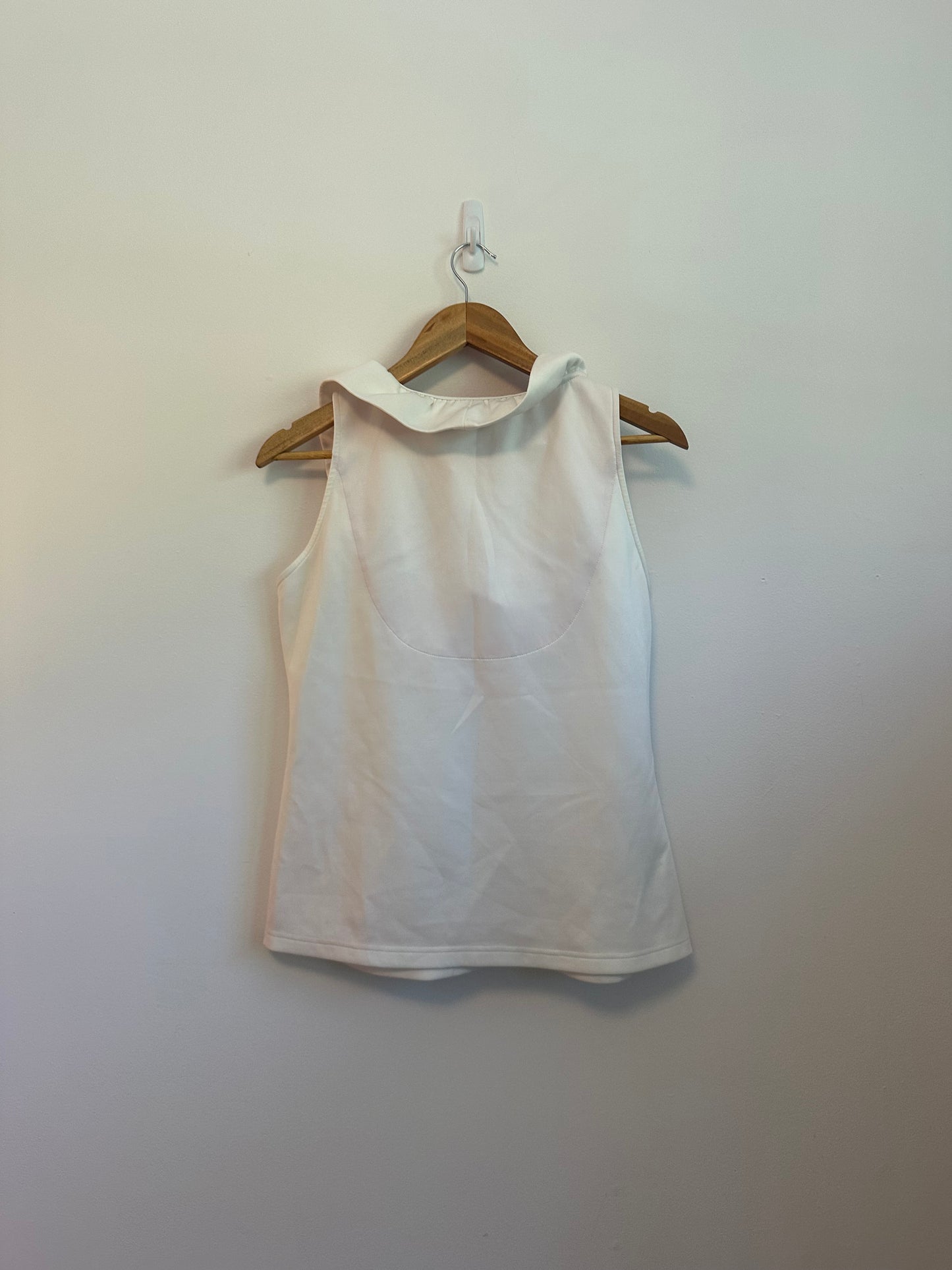 Gretchen Scott Designs White Ruffle Neck Sleeveless Blouse | Size Medium