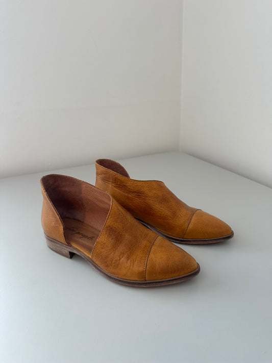 Free People Women's Royale Cutout Flats in Camel Leather | Size 36