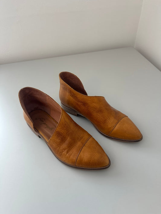 Free People Women's Royale Cutout Flats in Camel Leather | Size 36