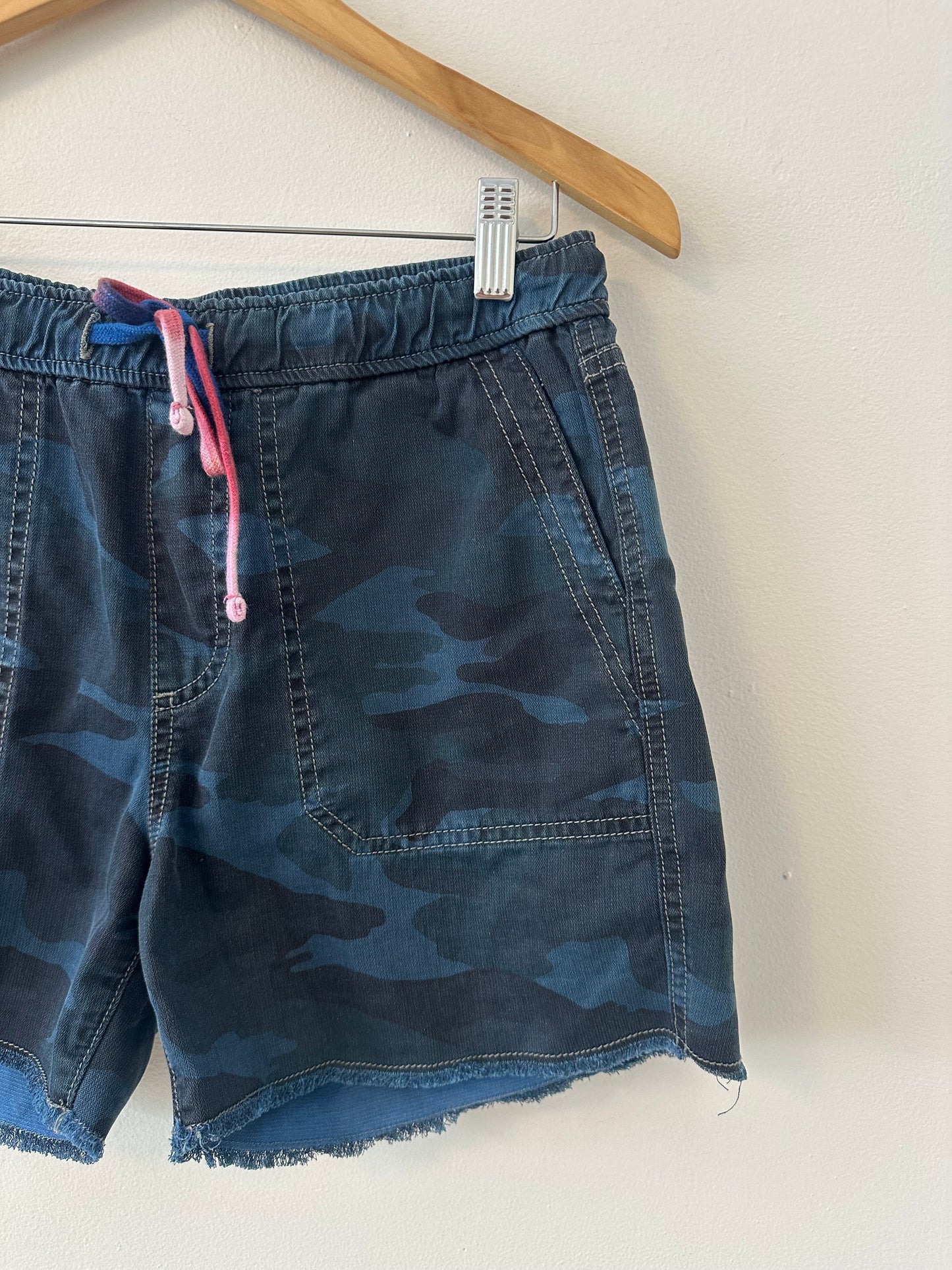 Sundry Camo Cuffed Pull On Shorts in Deep Sea | Size 1 (Small)