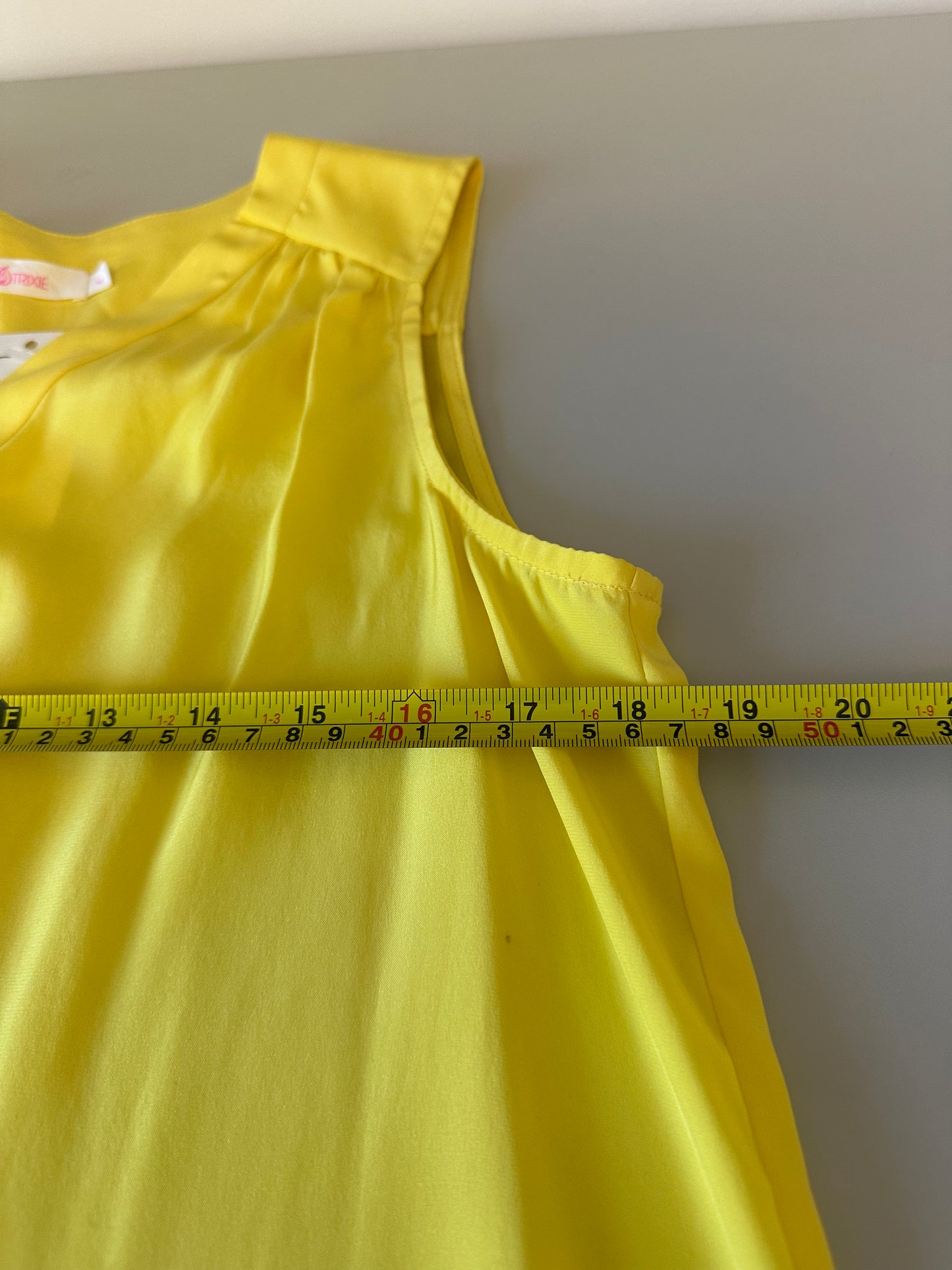 Alice & Trixie Yellow Silk Zip Front Sleeveless Blouse | Size Medium