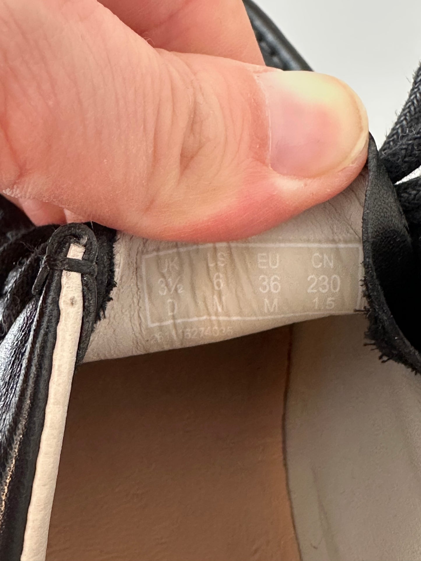 Clarks Originals Priddy Walla Black Leather Lace Up Shoes | Size 6