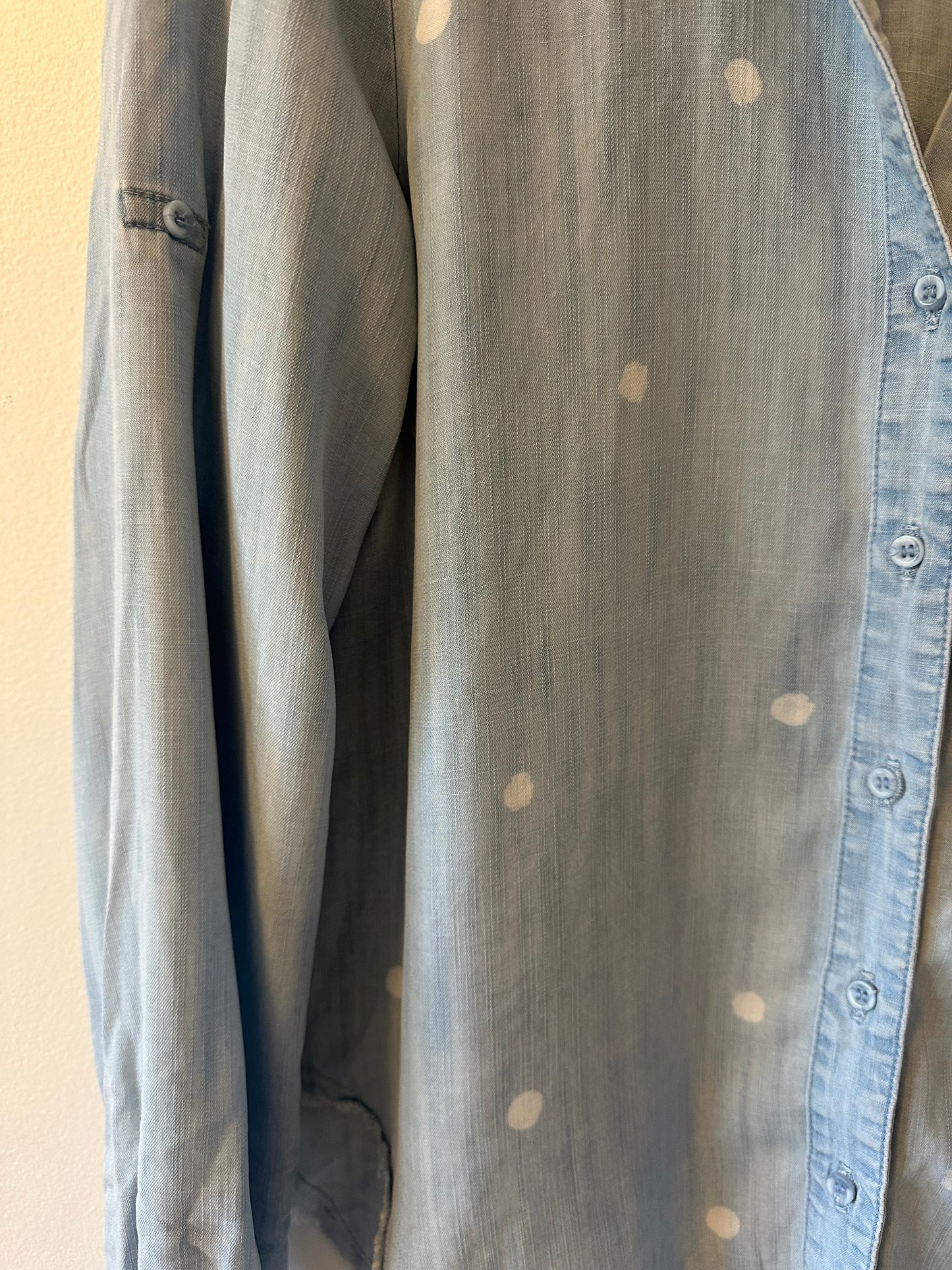 Bella Dahl Frayed Lightweight Chambray Denim Polka Dot Blouse | Size Medium
