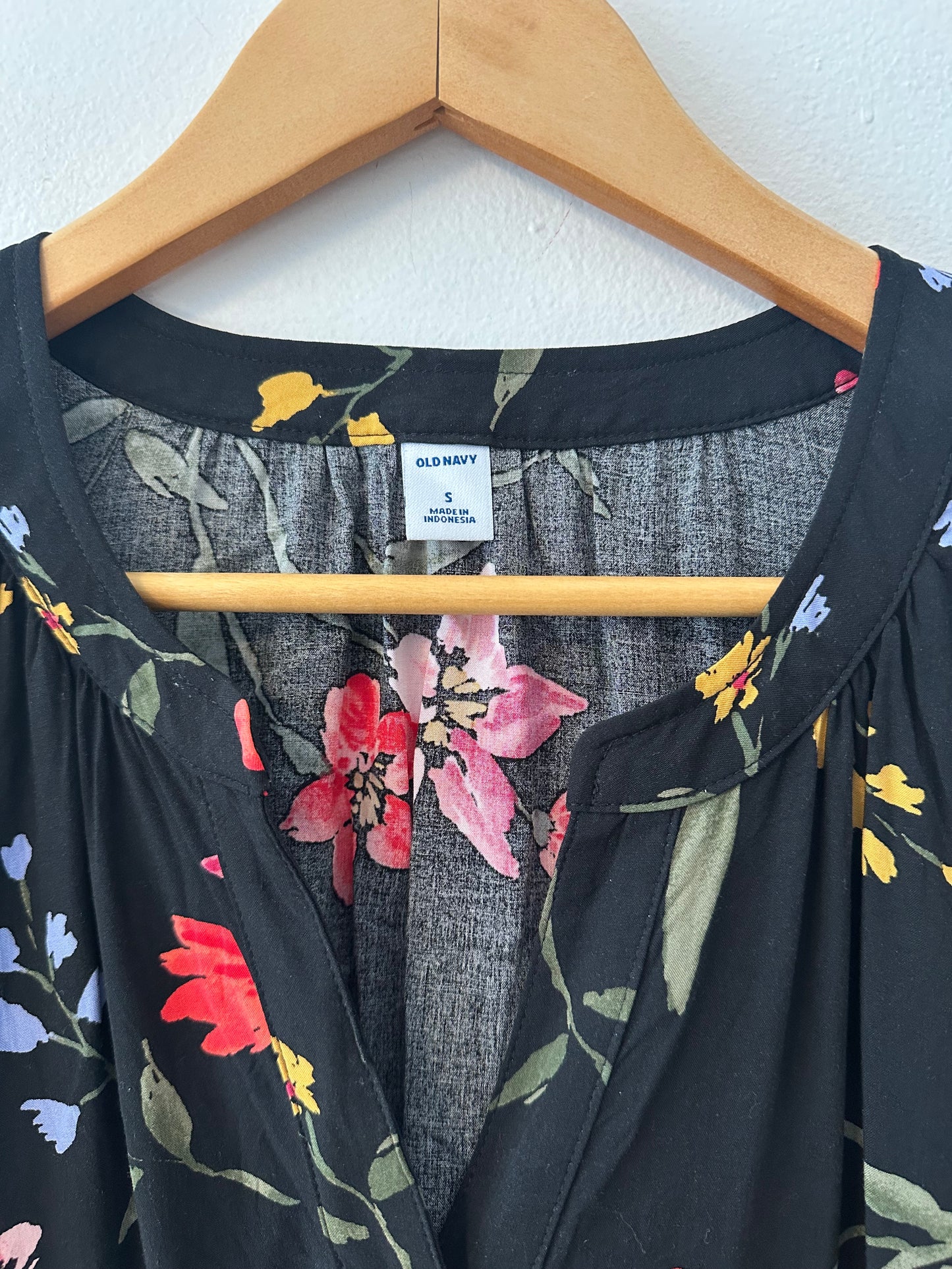 Old Navy Black Floral Henley Blouse Shirt | Size Small