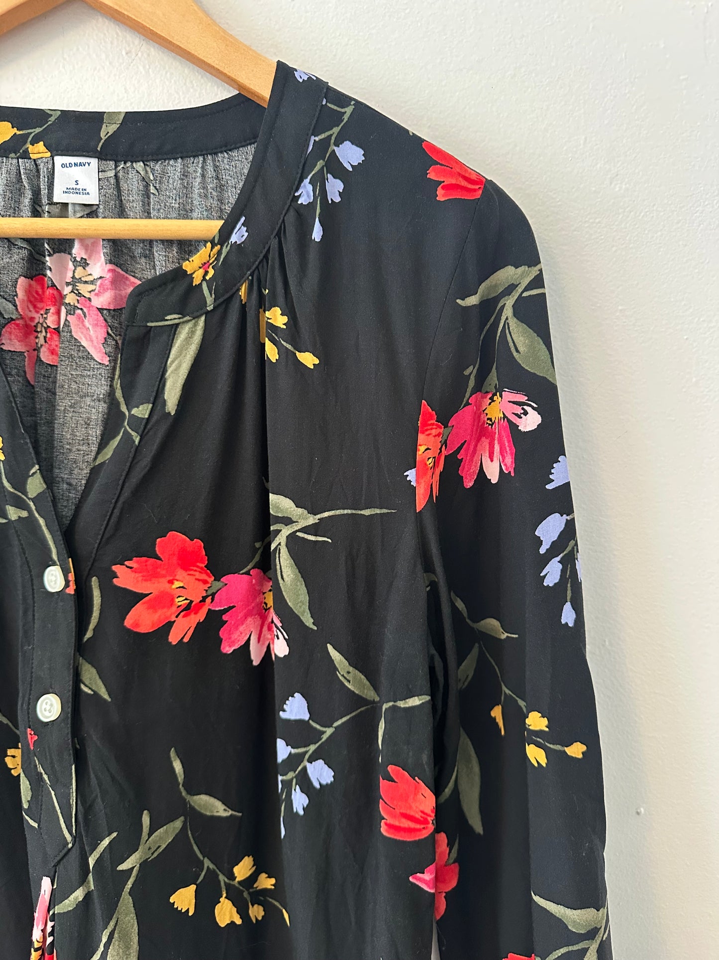 Old Navy Black Floral Henley Blouse Shirt | Size Small