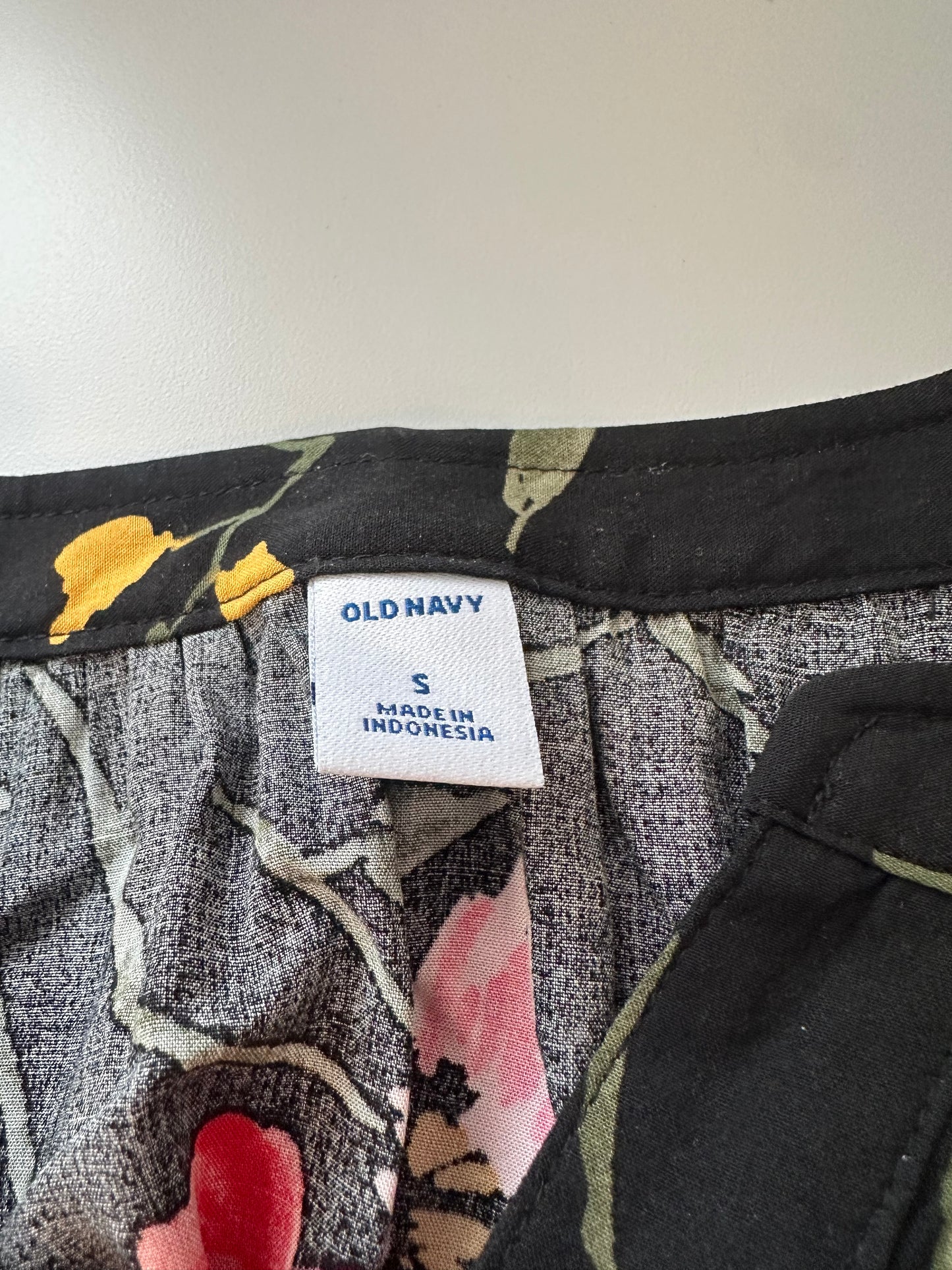 Old Navy Black Floral Henley Blouse Shirt | Size Small