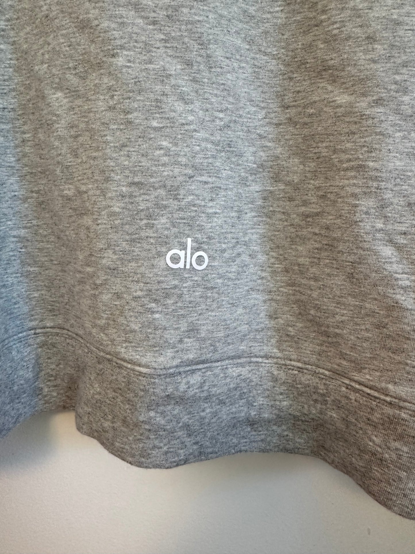 Alo Yoga Cropped Sway Crew Neck Pullover in Athletic Heather Gray | Size Medium