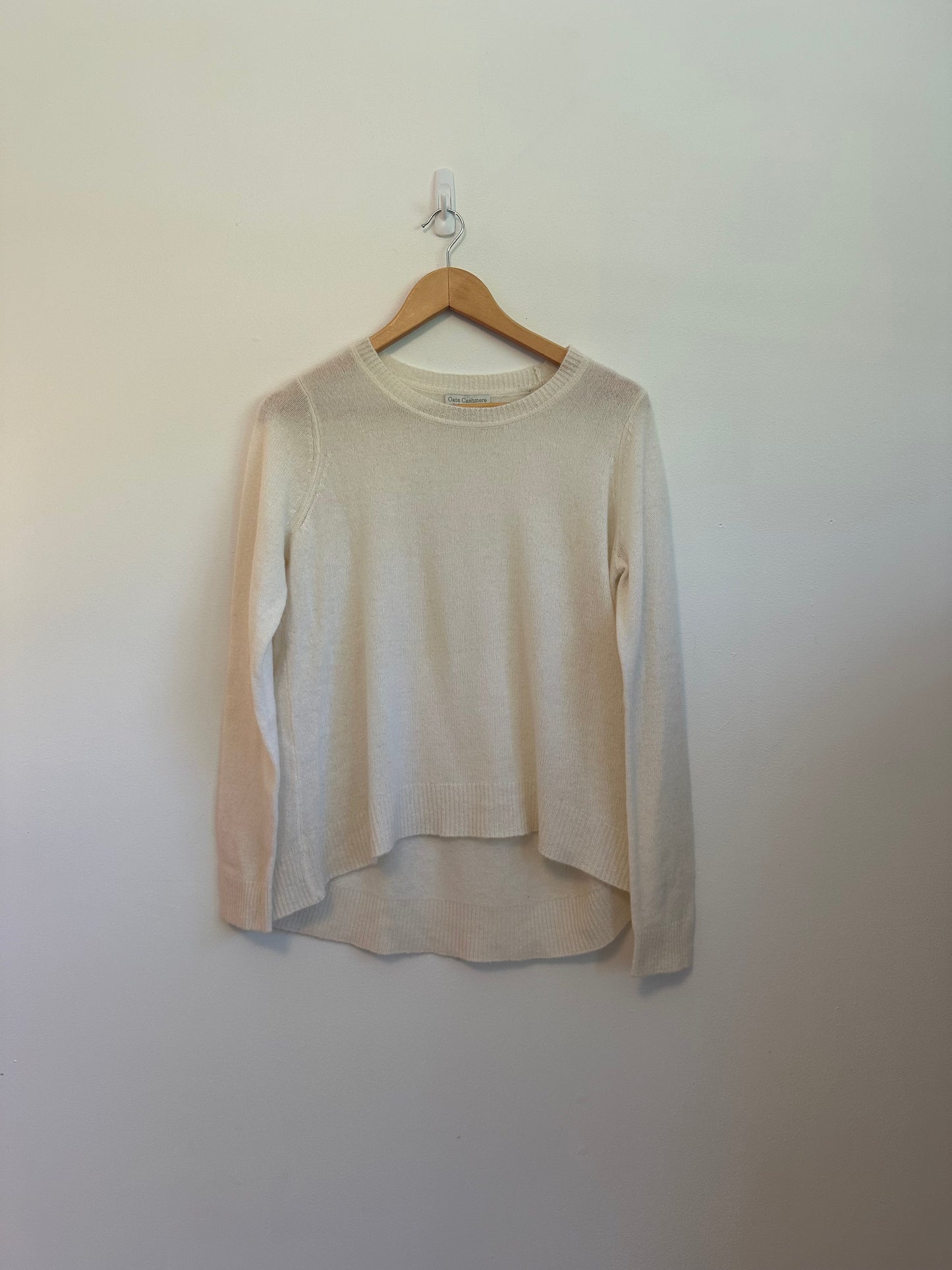 Oats Cashmere Mimosa High Low Crewneck Sweater in Ivory | Size Small