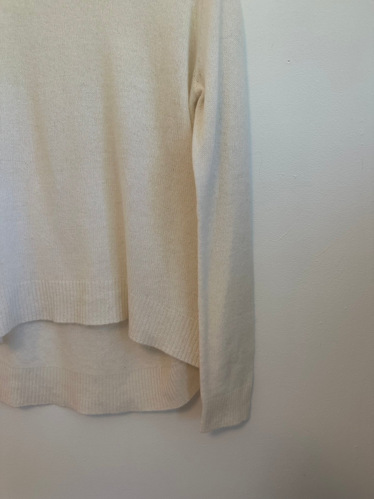 Oats Cashmere Mimosa High Low Crewneck Sweater in Ivory | Size Small