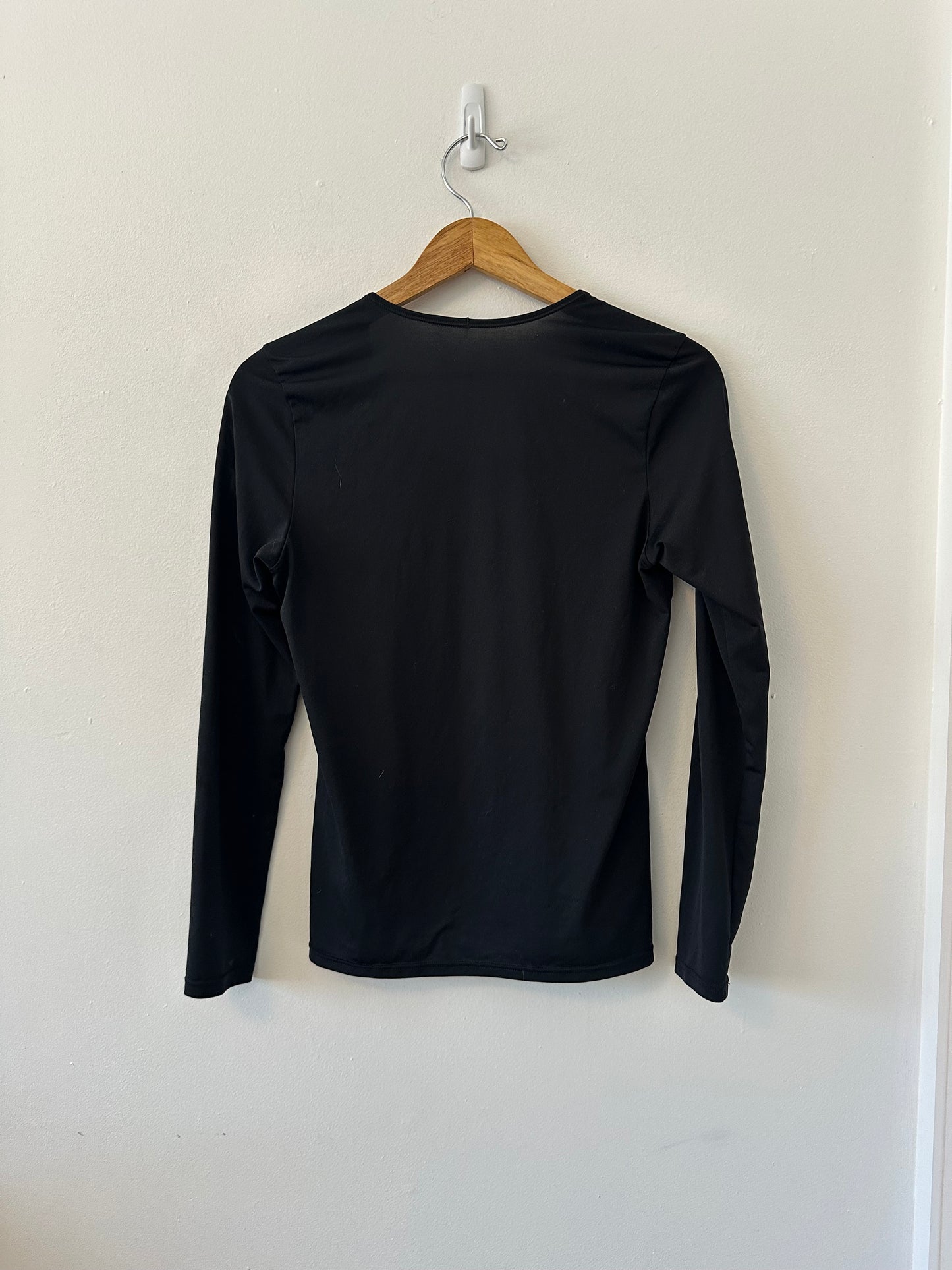 Patagonia Capilene 1 Silkweight Scoop Neck Shirt in Black | Size Medium