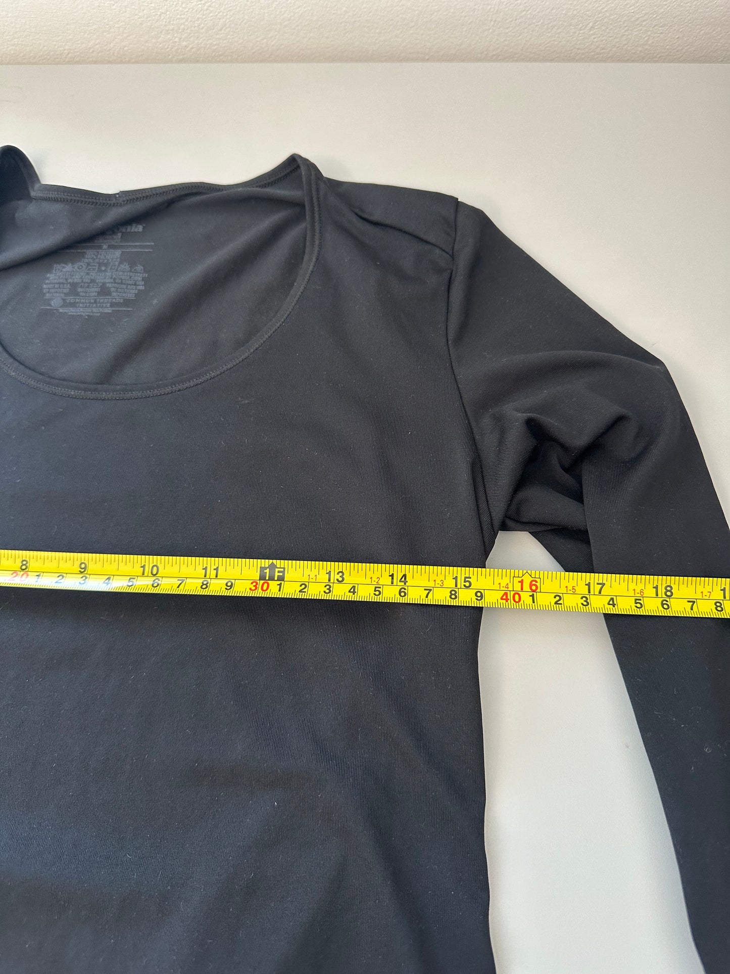 Patagonia Capilene 1 Silkweight Scoop Neck Shirt in Black | Size Medium