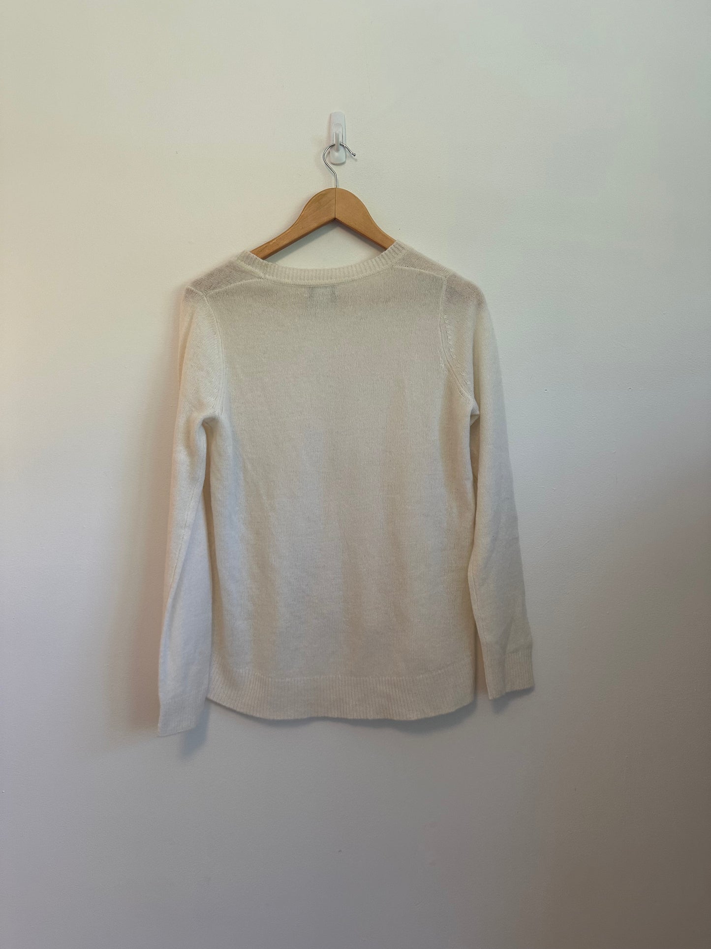 Oats Cashmere Mimosa High Low Crewneck Sweater in Ivory | Size Small