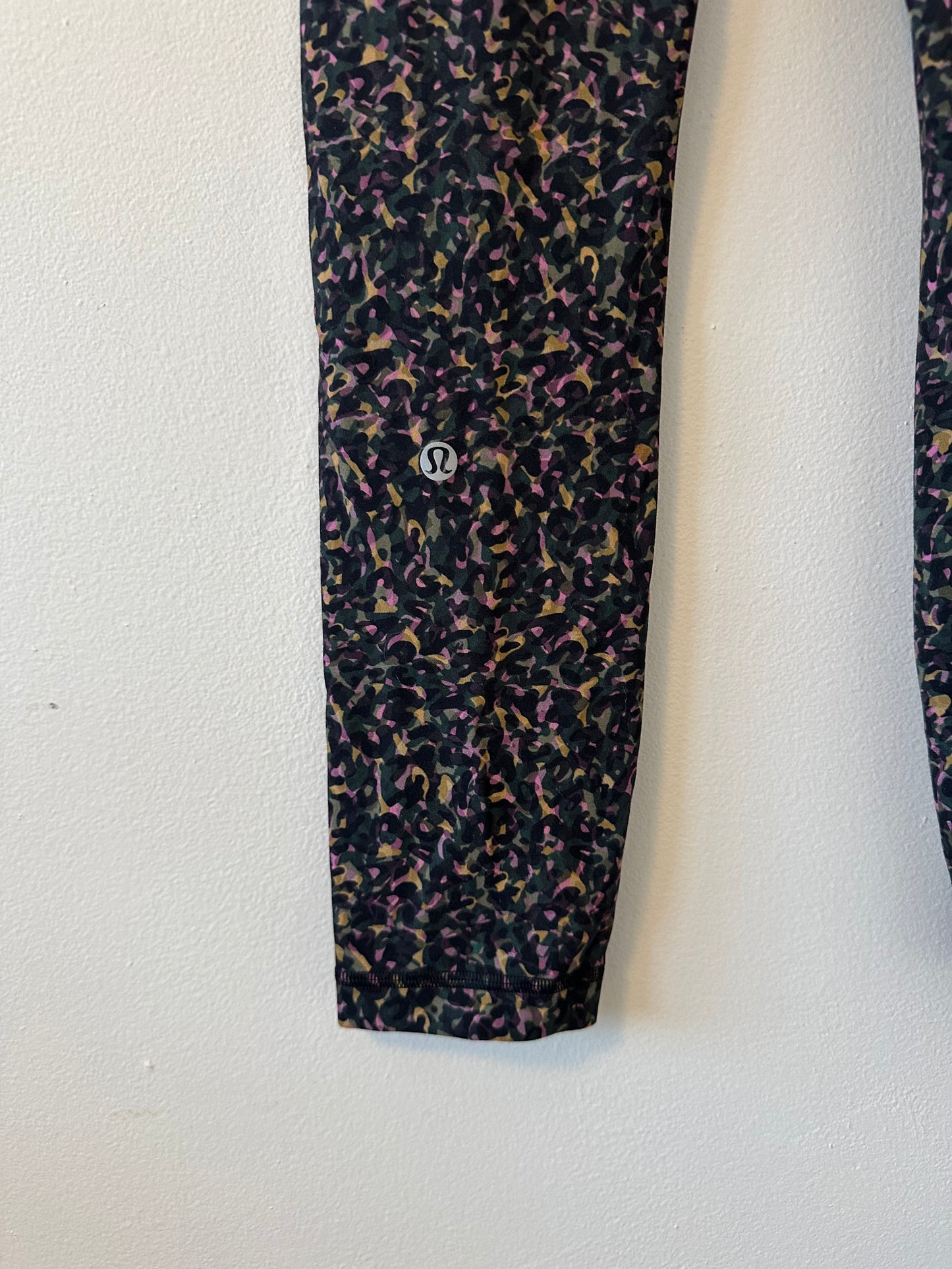 Lululemon Wunder Train High-Rise Tights in a Fluctuate Micro Pink Multi | Size 4
