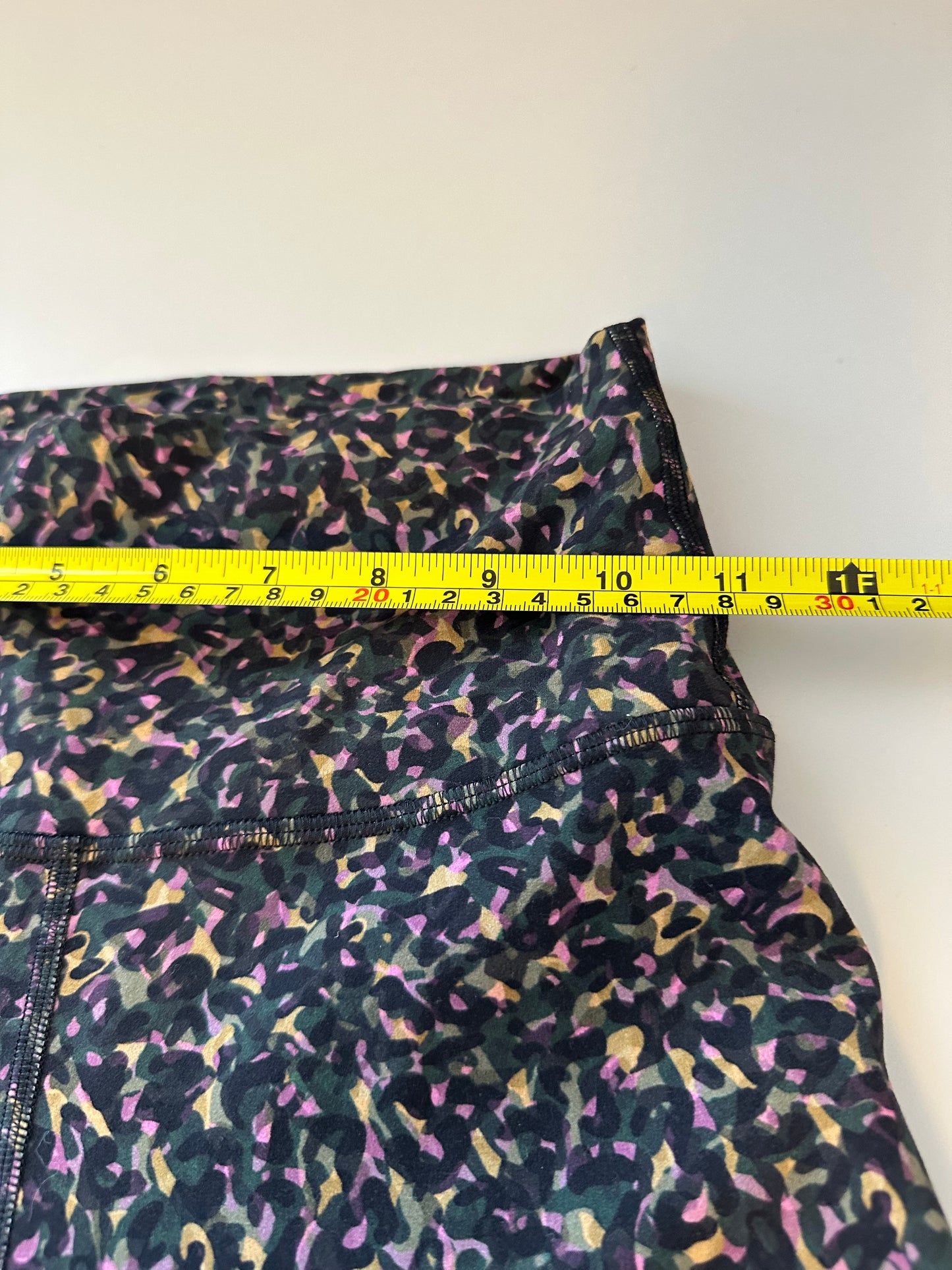 Lululemon Wunder Train High-Rise Tights in a Fluctuate Micro Pink Multi | Size 4