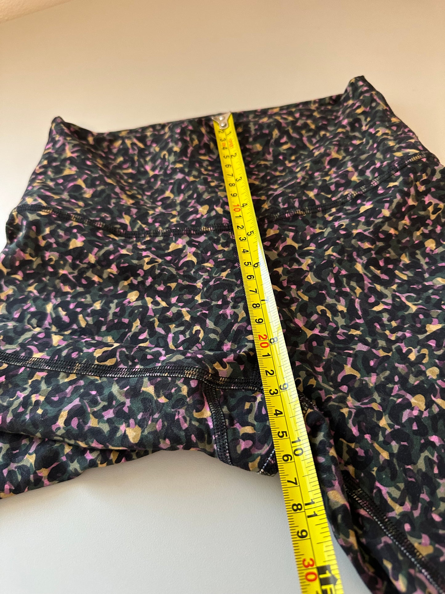 Lululemon Wunder Train High-Rise Tights in a Fluctuate Micro Pink Multi | Size 4