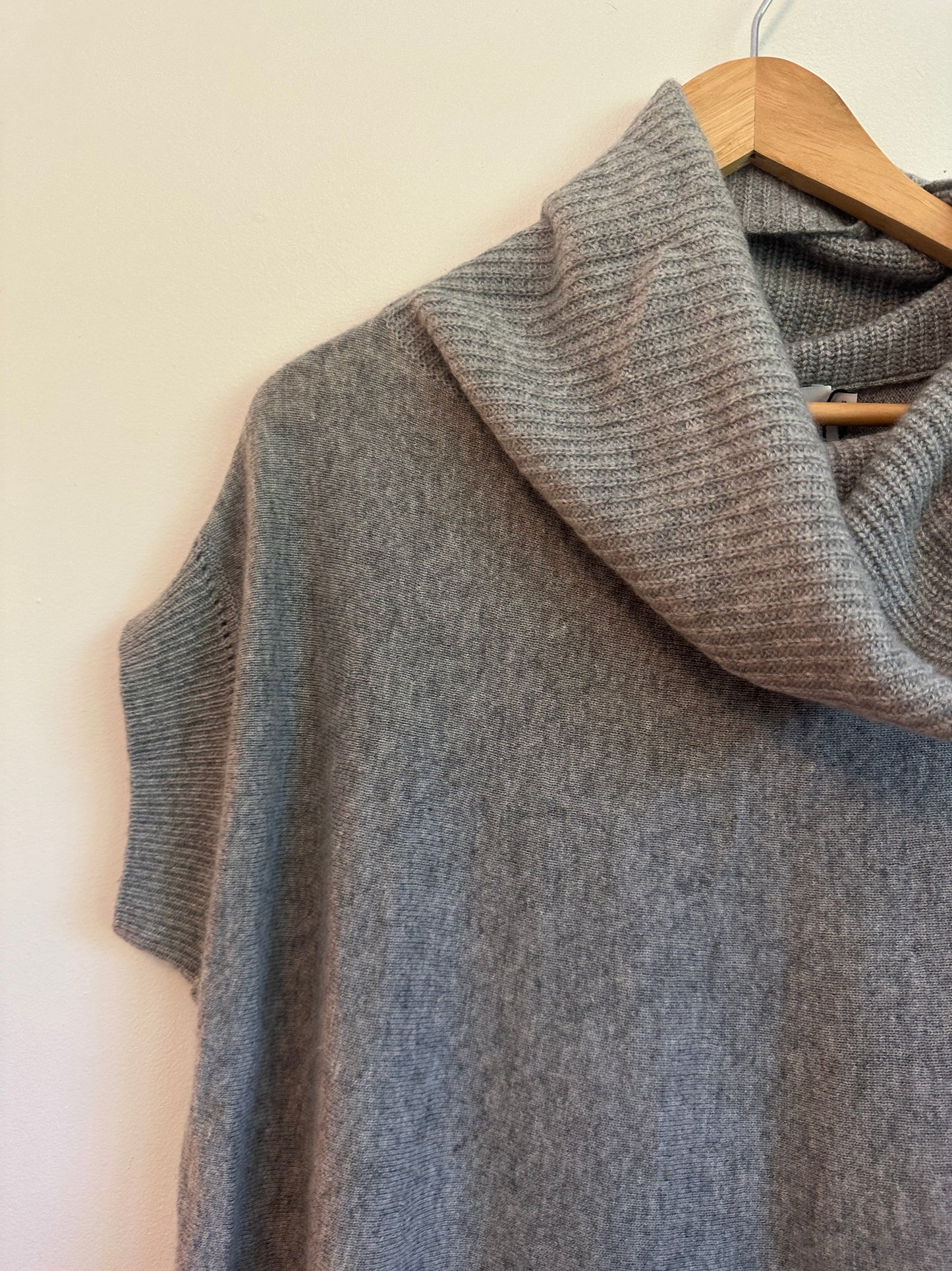 Vince Cashmere Cowl Neck Short Sleeve Gray Sweater | Size XS