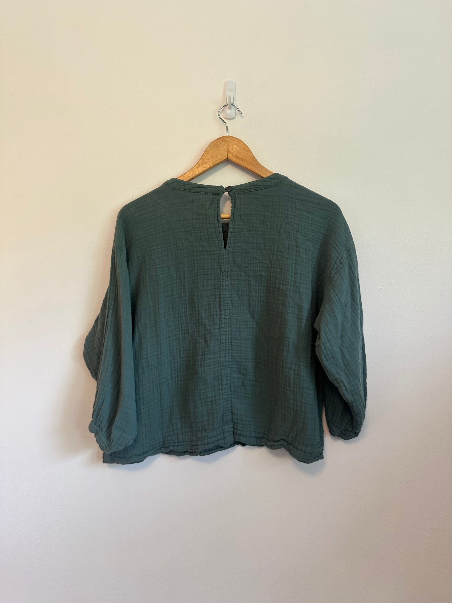 Velvet by Graham & Spencer Green Cotton Gauze Blouse | Size XS