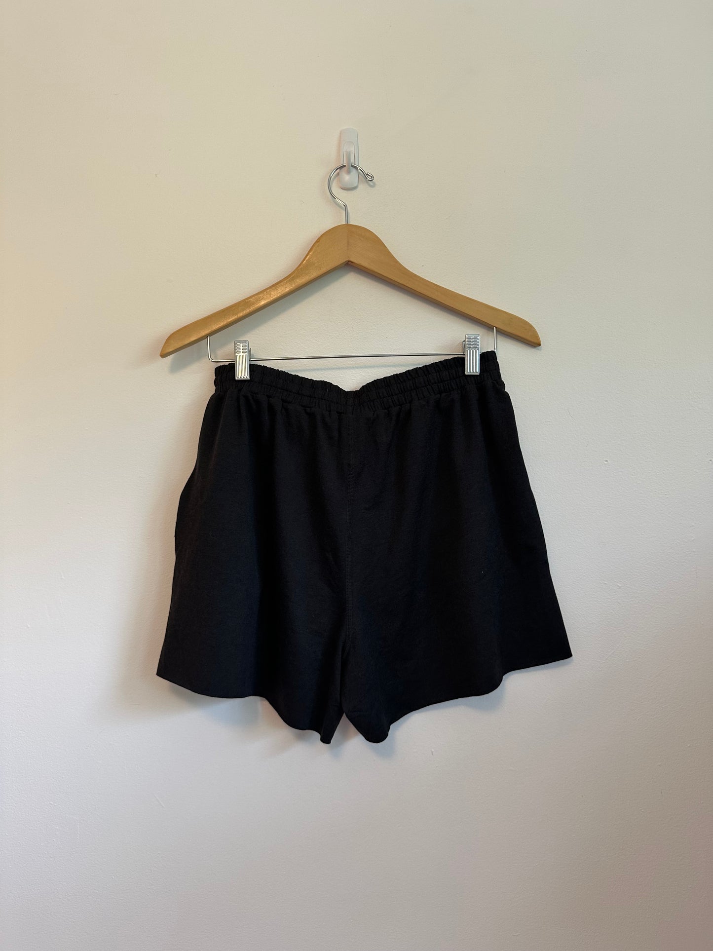 NWT Vuori Boyfriend Shorts in Black | Size Medium