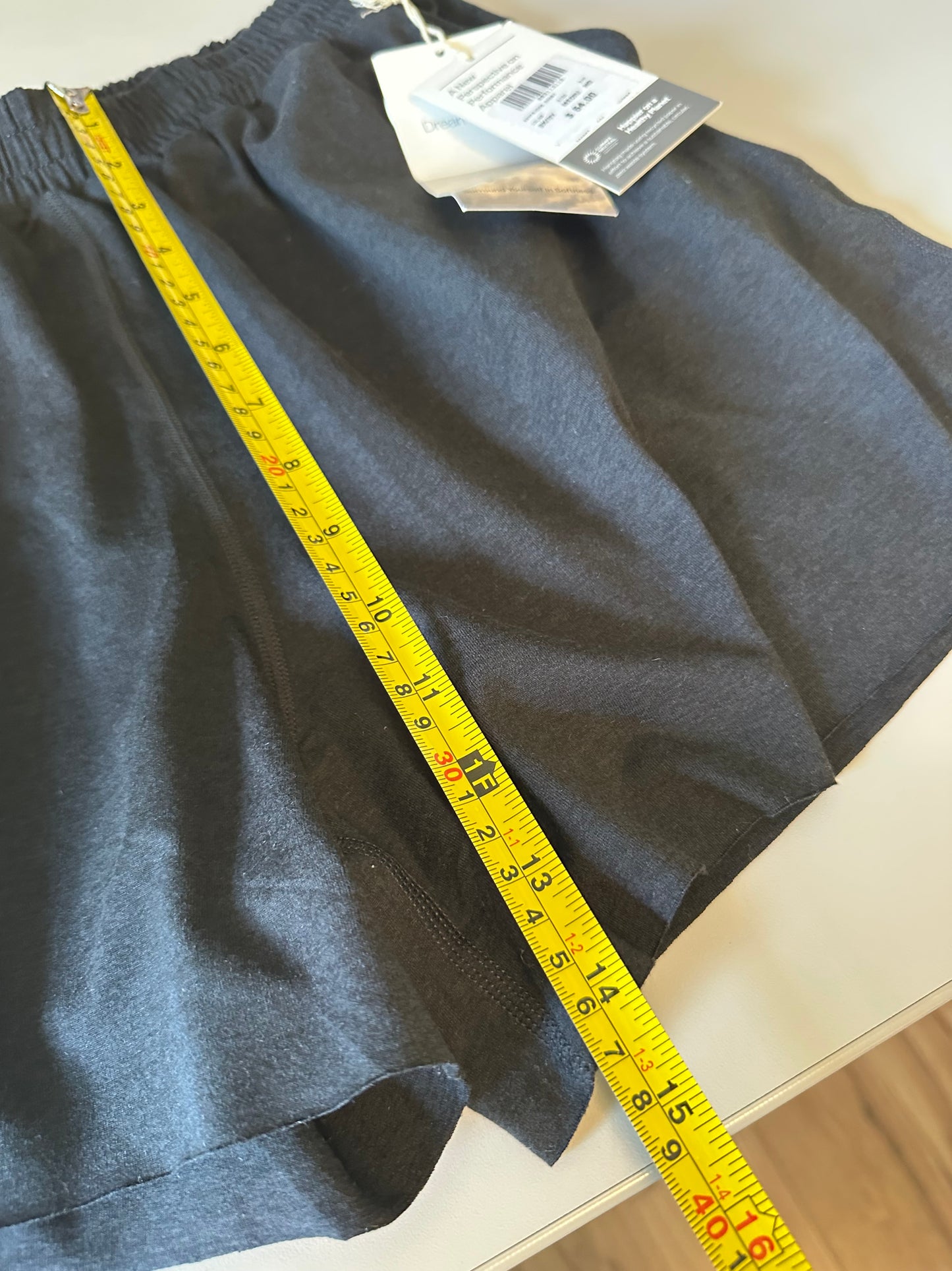 NWT Vuori Boyfriend Shorts in Black | Size Medium