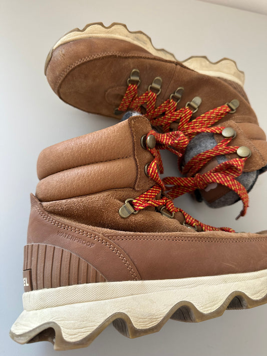 Sorel Kinetic Conquest Mixed Leather Hiker Boots | Size 8