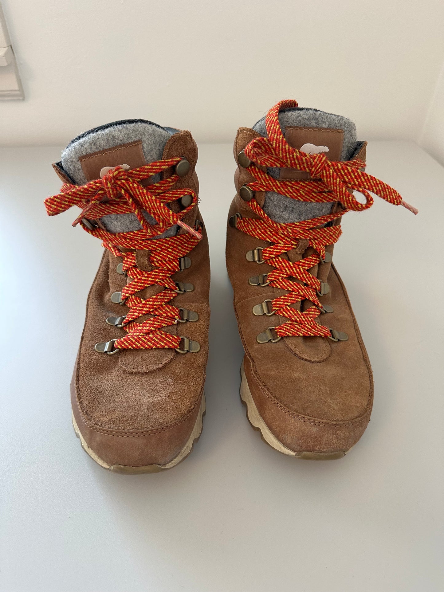 Sorel Kinetic Conquest Mixed Leather Hiker Boots | Size 8