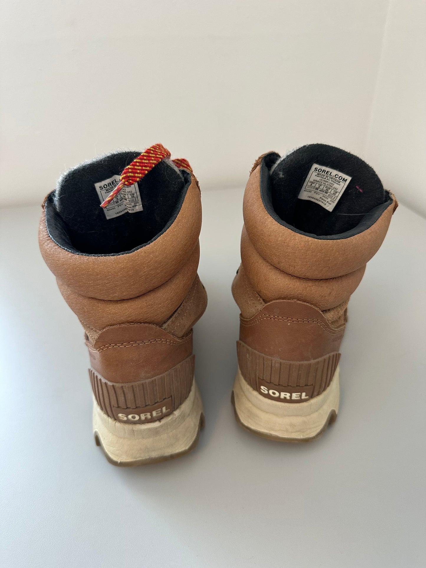 Sorel Kinetic Conquest Mixed Leather Hiker Boots | Size 8