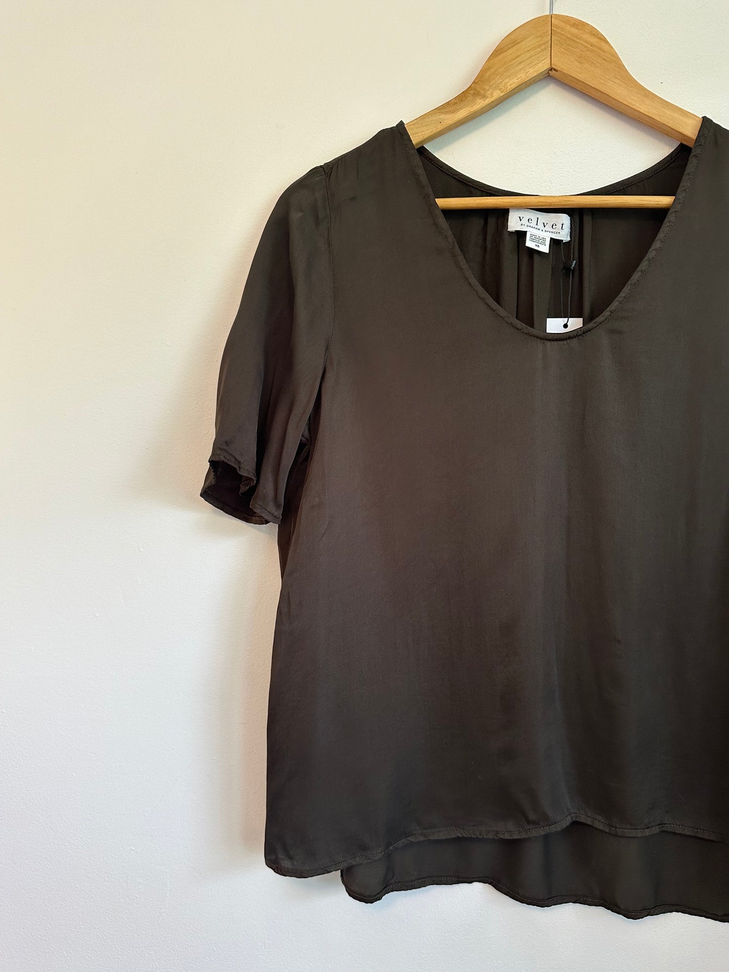 NWT Velvet by Graham & Spencer Brown Satin Short Sleeve Shirt | Size XS