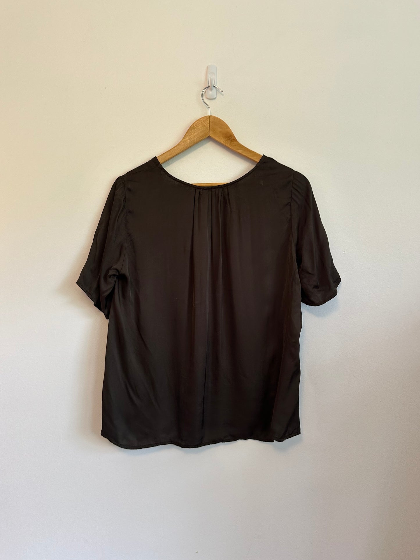 NWT Velvet by Graham & Spencer Brown Satin Short Sleeve Shirt | Size XS