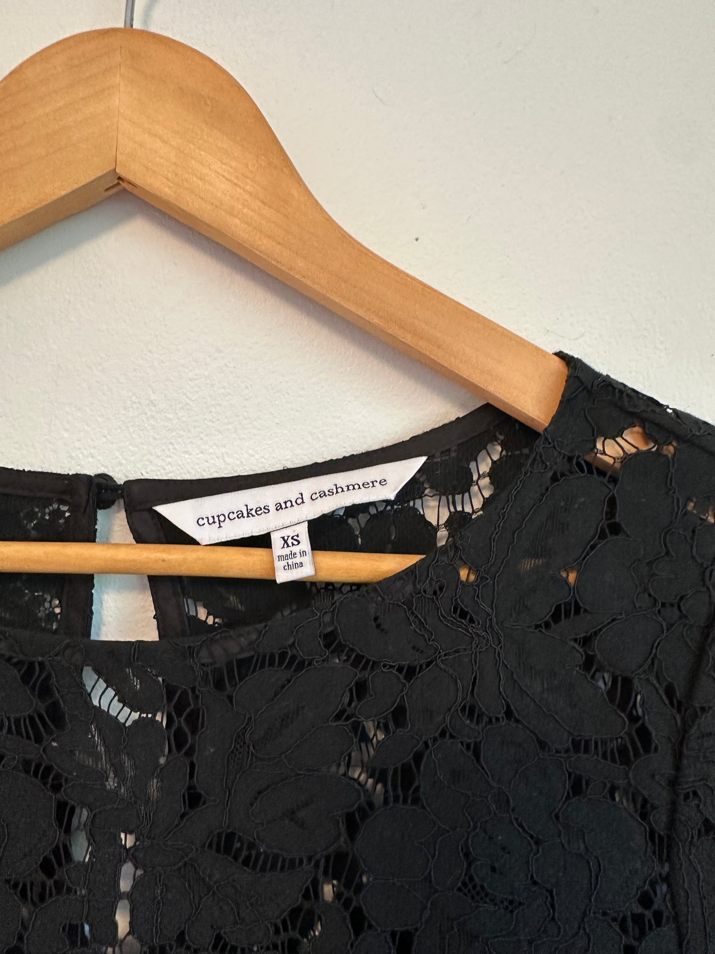 Cupcakes & Cashmere Black Lace 3/4 Sleeve Blouse | Size XS