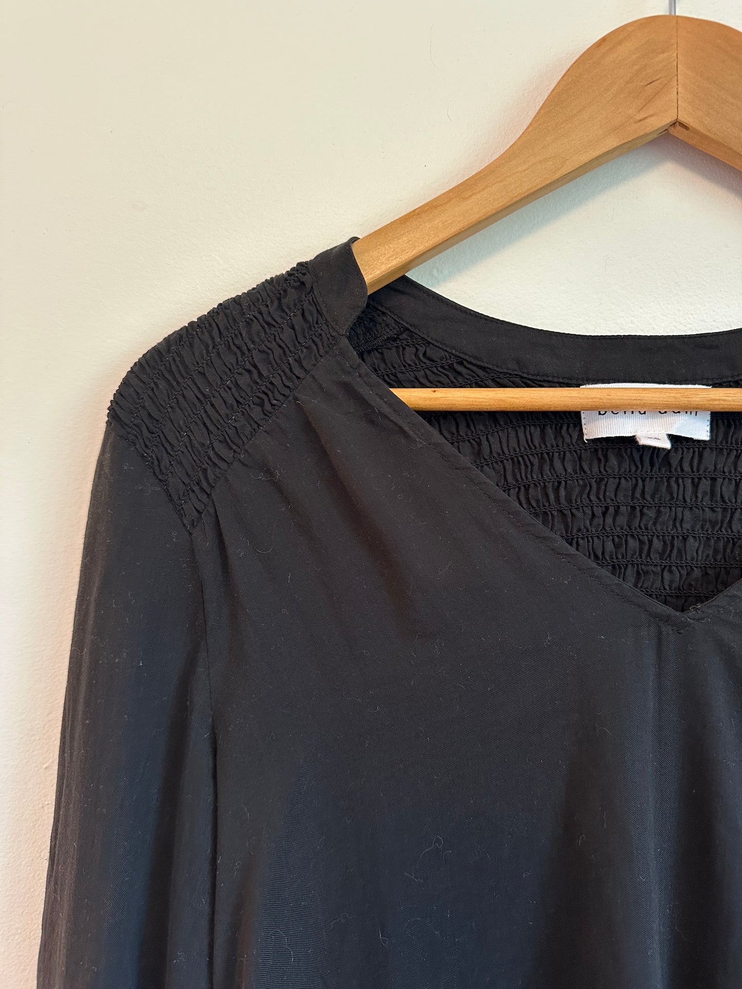 Bella Dahl Smocked Yoke Blouse in Black | Size XS