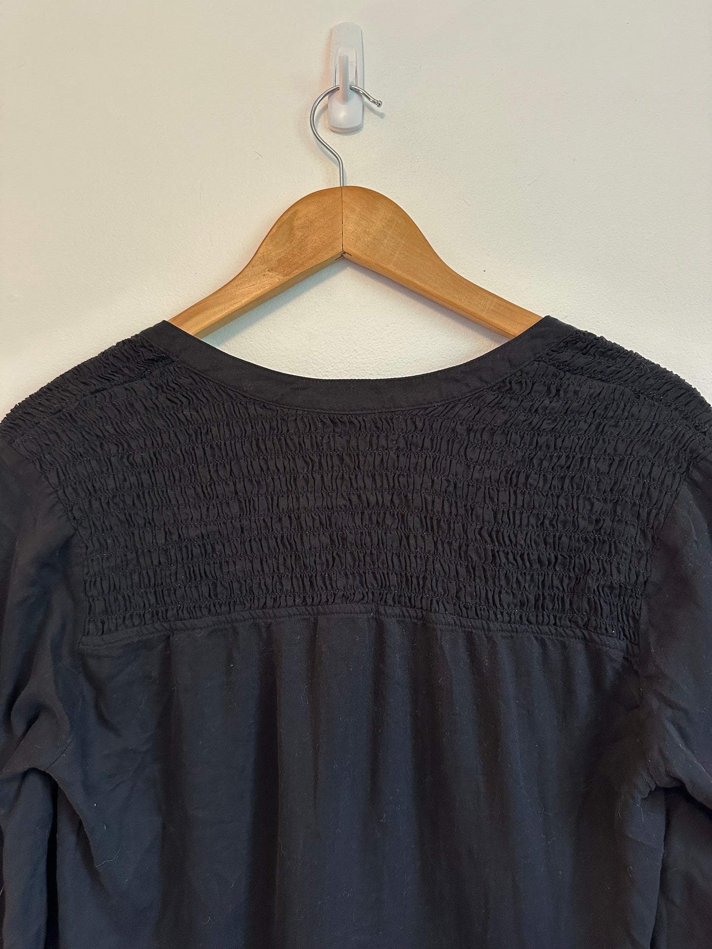 Bella Dahl Smocked Yoke Blouse in Black | Size XS
