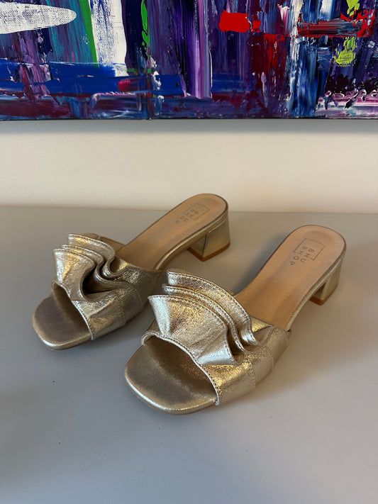 Shu Shop Gold Metallic Ruffle Block Heel Slide Sandals | Size 9