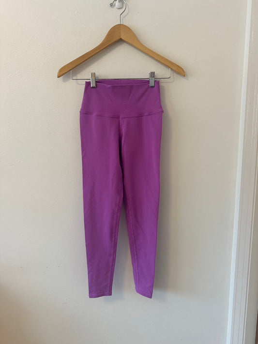 Alo Yoga High-Rise Leggings Pants in Magenta | Size XS