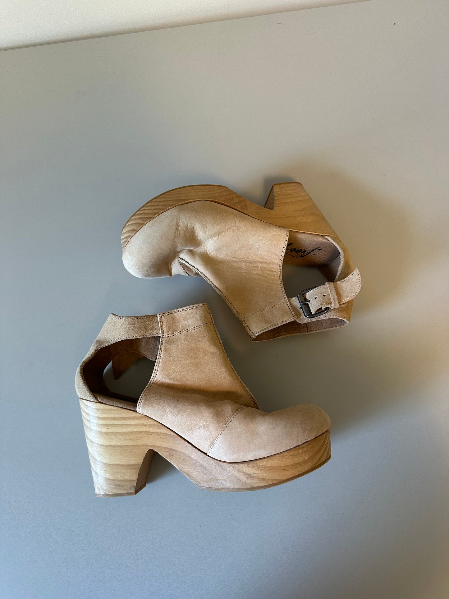 Free People Amber Orchard Clogs in Sand Leather | Size 37 (US 6.5)