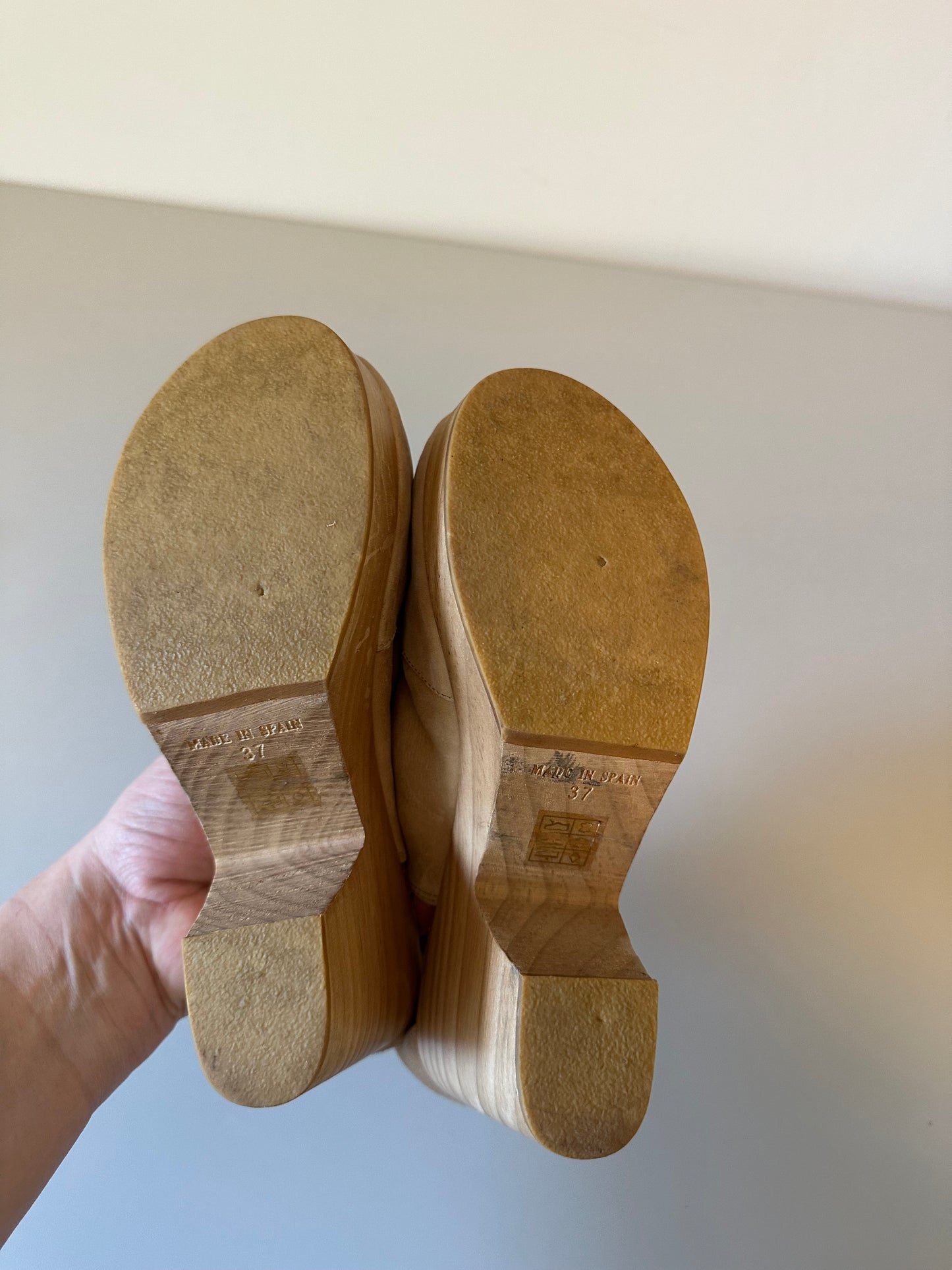 Free People Amber Orchard Clogs in Sand Leather | Size 37 (US 6.5)