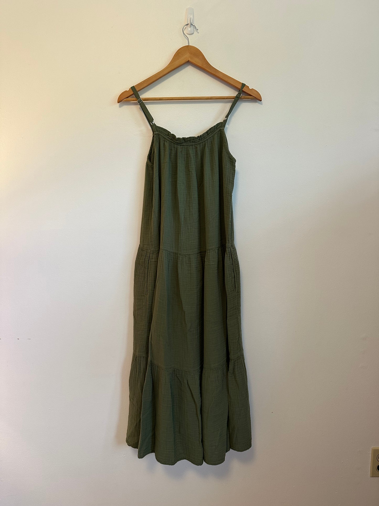 Xirena Cotton Gauze Tiered Midi Dress in Olive Green | Size XS