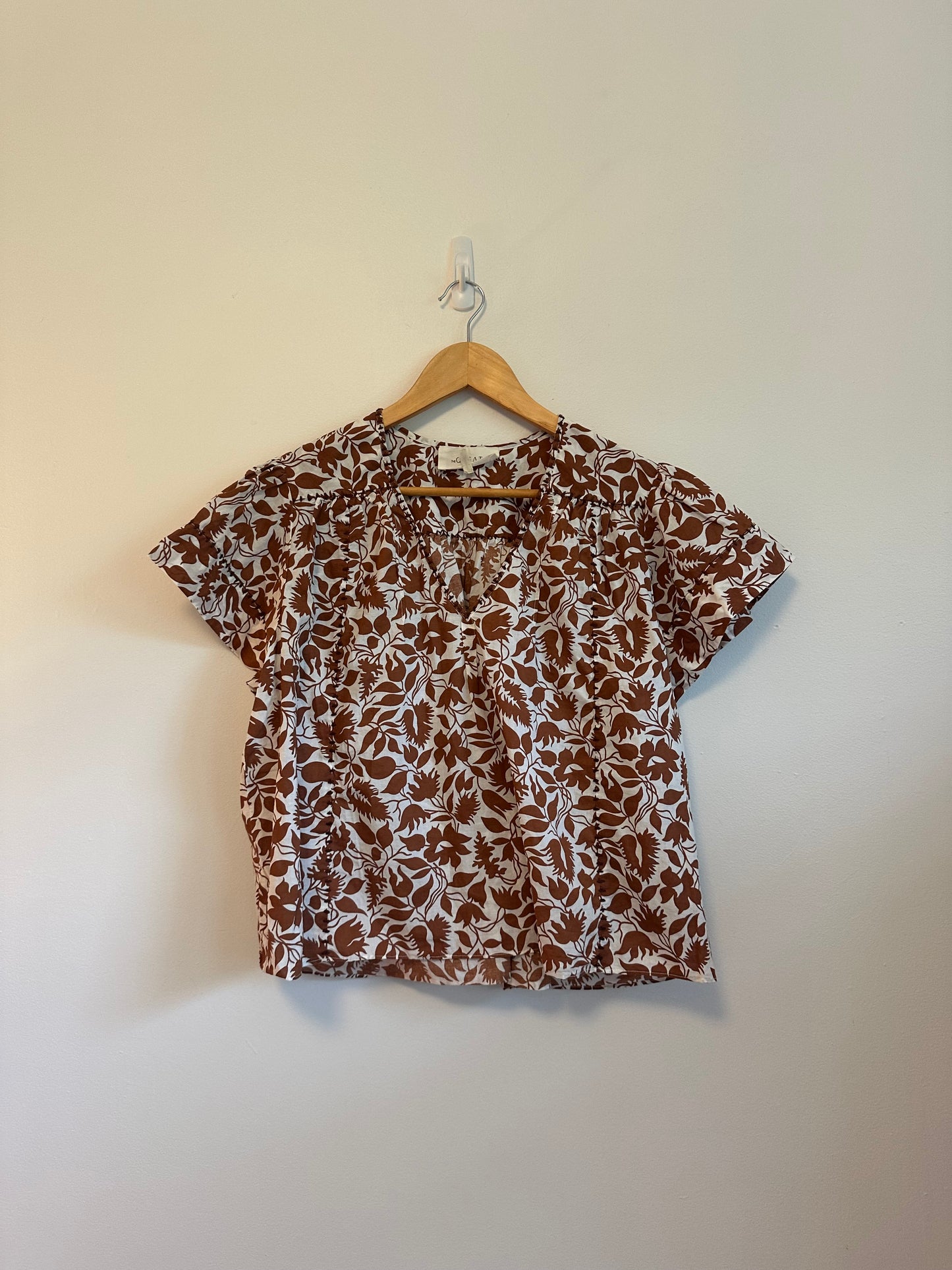 The Great. Flutter Sleeve Blouse in Brown and Ivory Floral | Size 1 (Small)