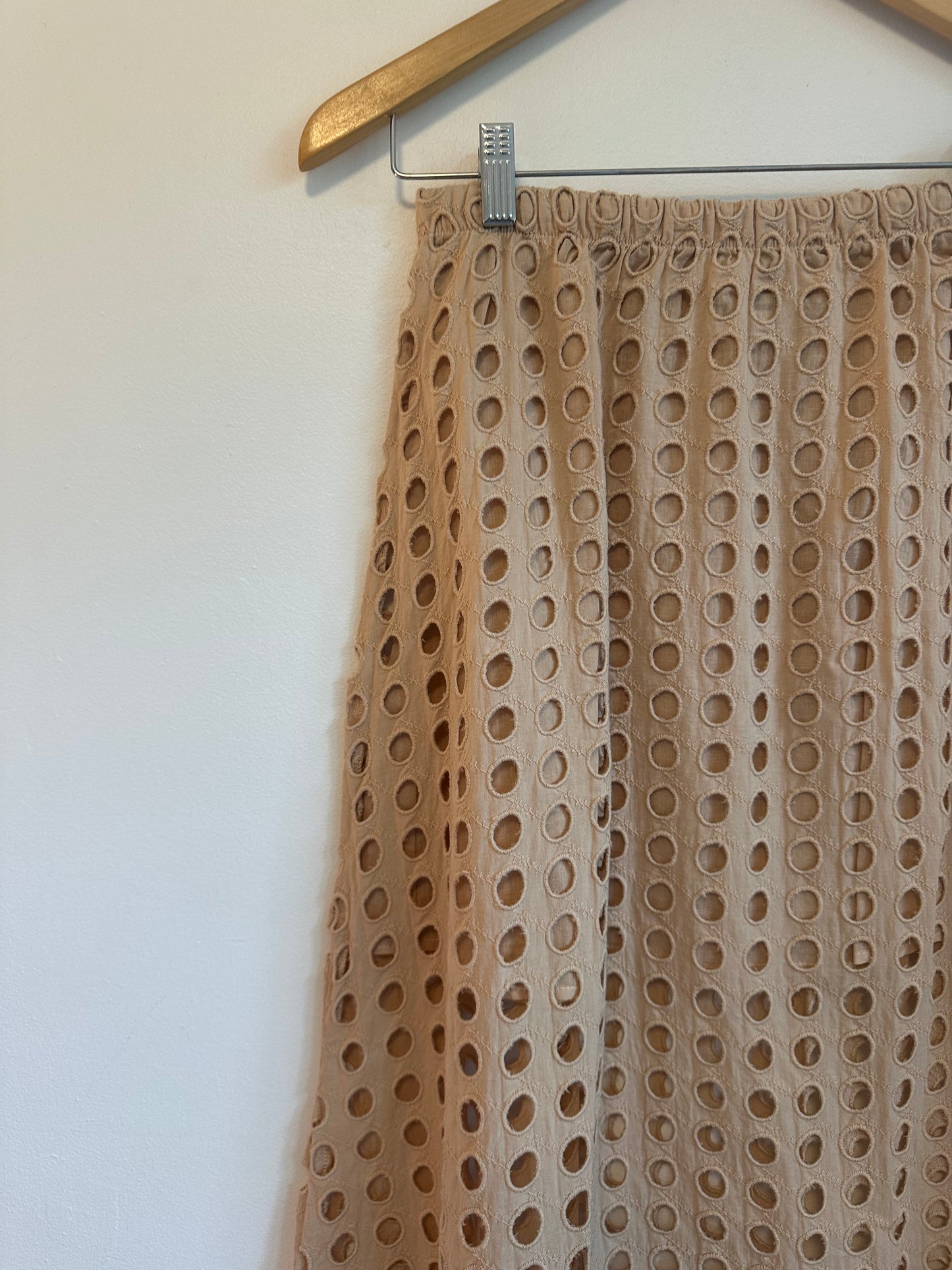Tuckernuck Tan Cotton Eyelet Eve Skirt | Size XS