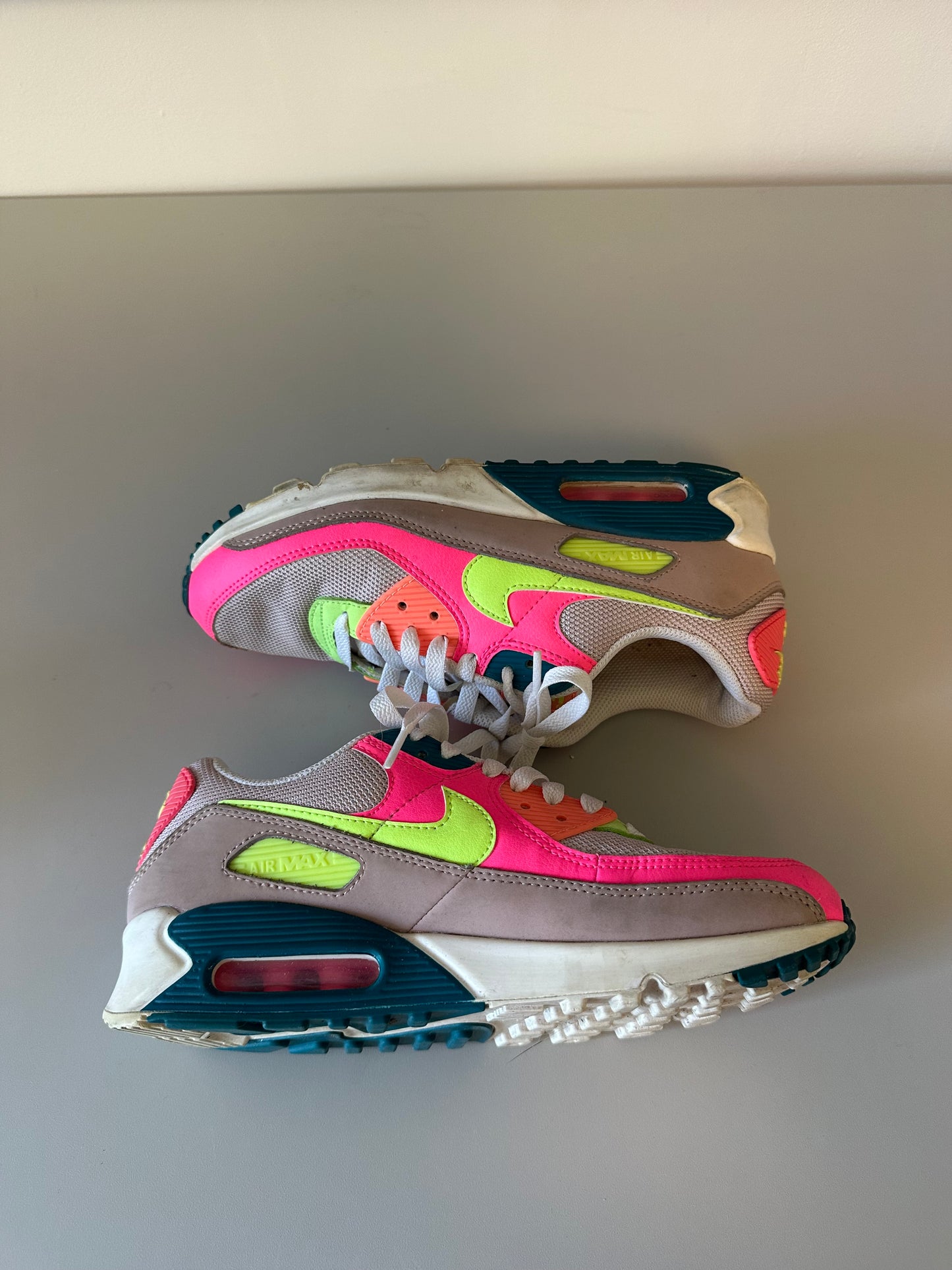 Nike Air Max 90 Highlight Volt Pink Sneakers | Size 9