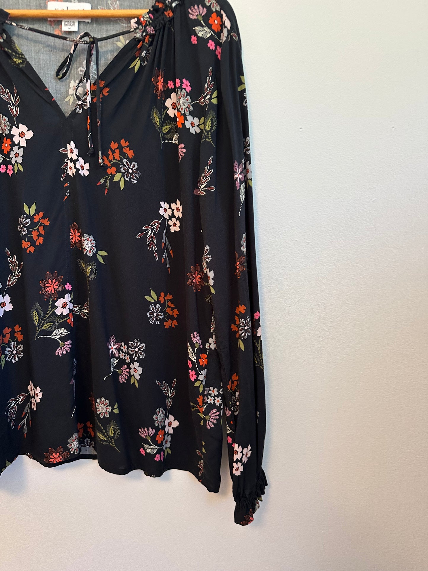 Velvet by Graham and Spencer Floral Long Sleeve Blouse | Size Medium