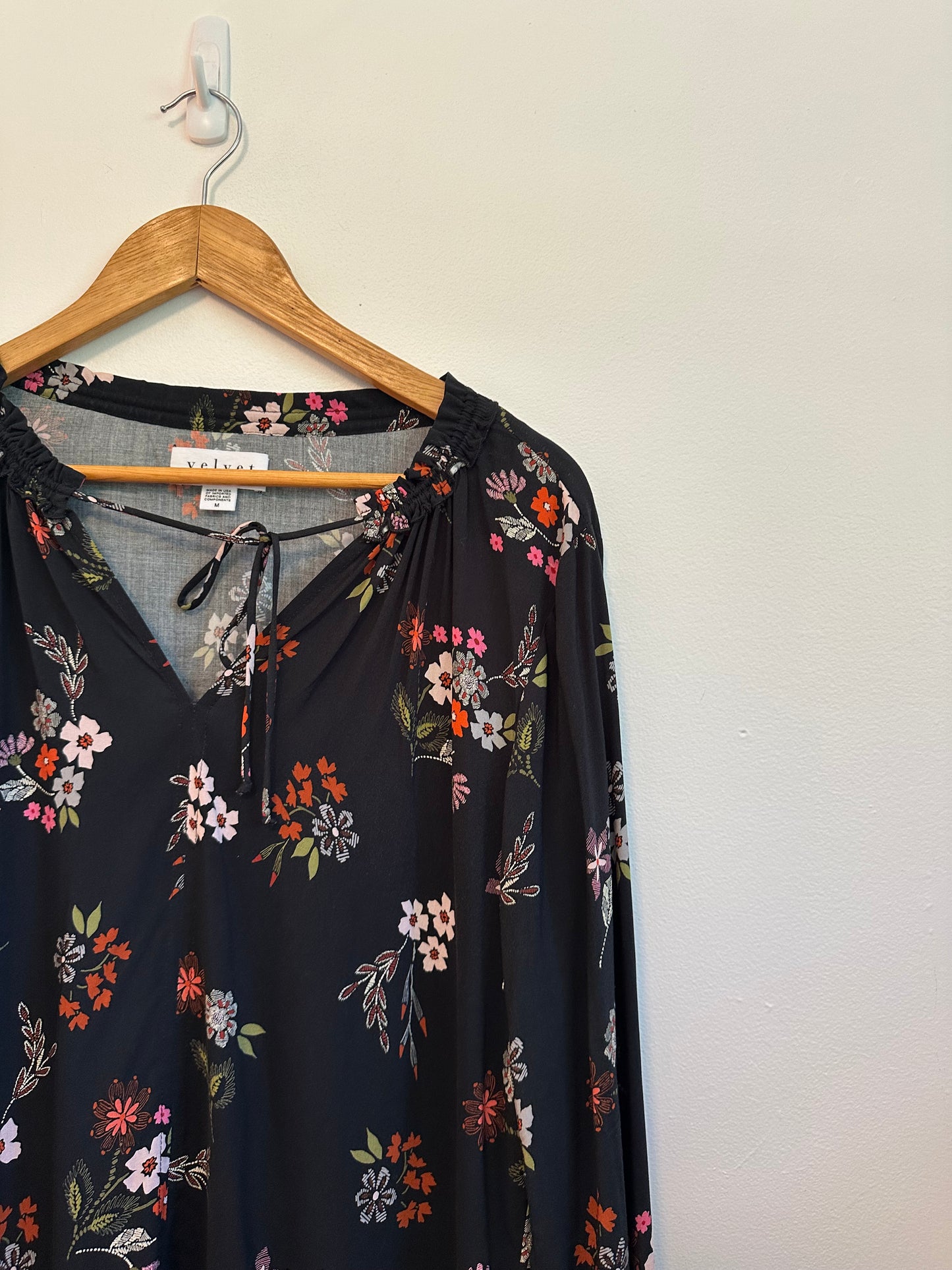 Velvet by Graham and Spencer Floral Long Sleeve Blouse | Size Medium